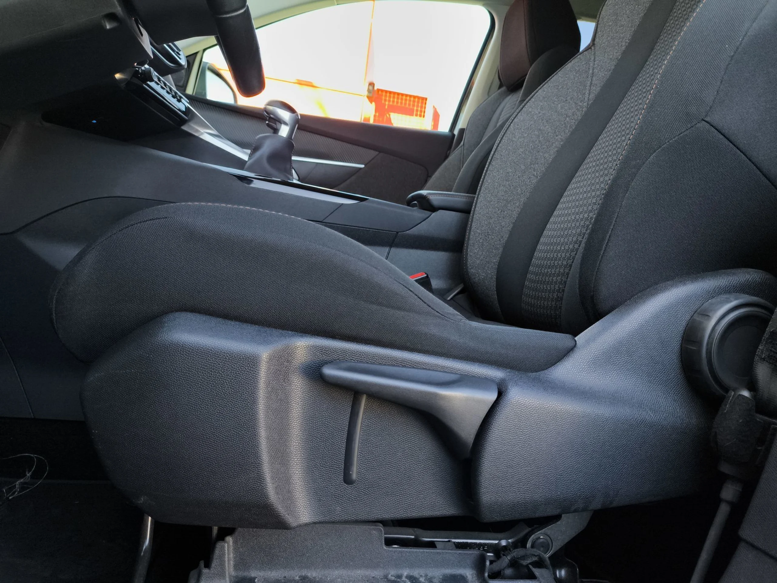 Peugeot 3008 PureTech 130 SANDS Active 96 kW (130 CV) - Foto 9