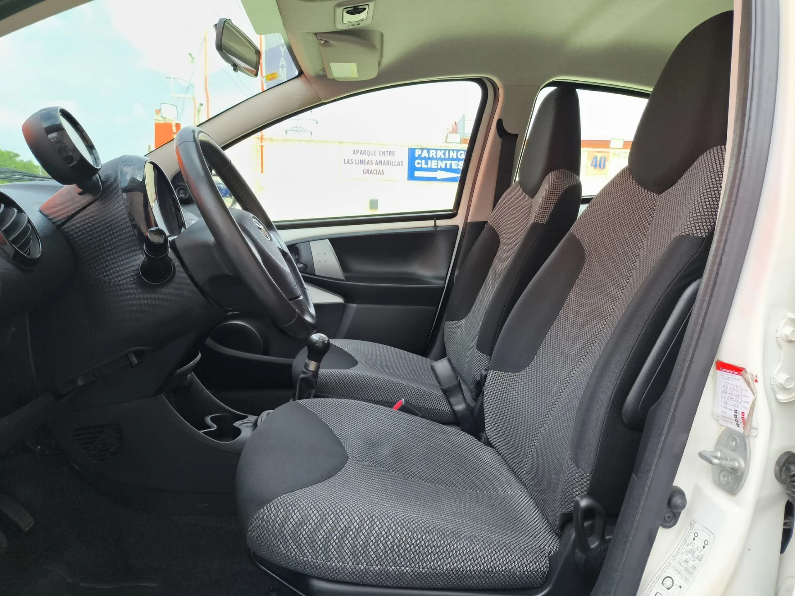 Toyota Aygo 70 City 50 kW (68 CV) - Foto 8