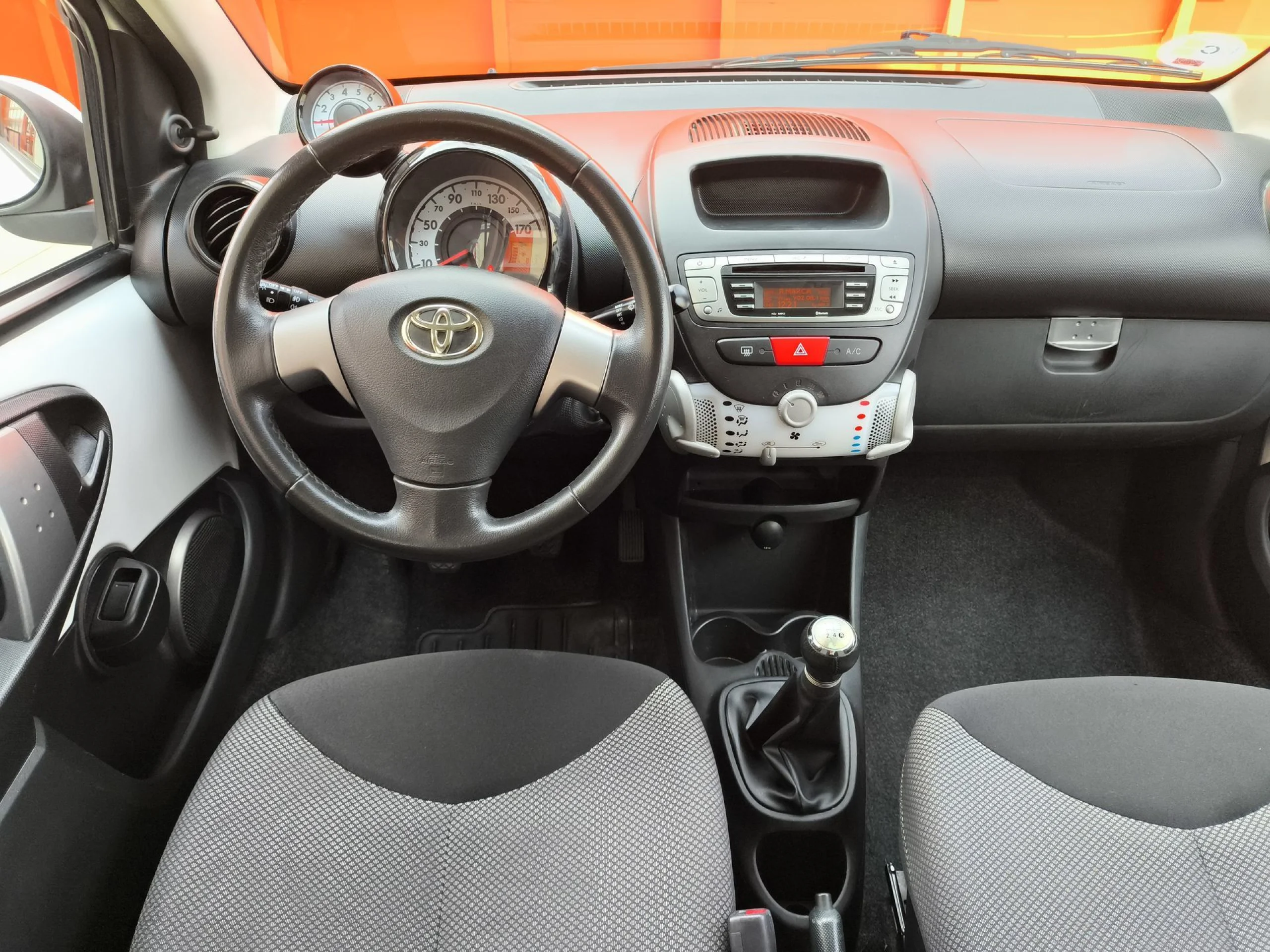 Toyota Aygo 70 City 50 kW (68 CV) - Foto 11
