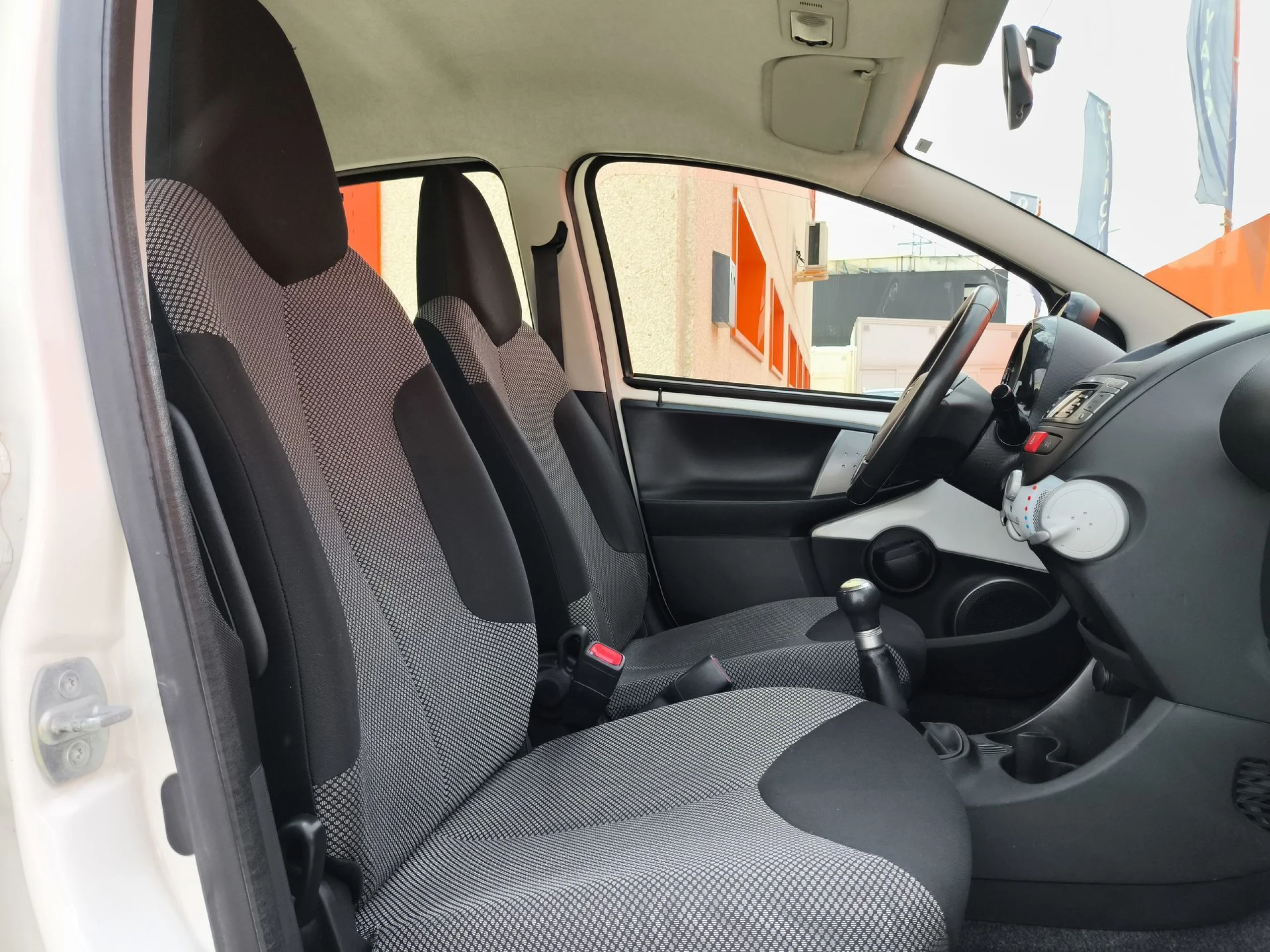 Toyota Aygo 70 City 50 kW (68 CV) - Foto 22