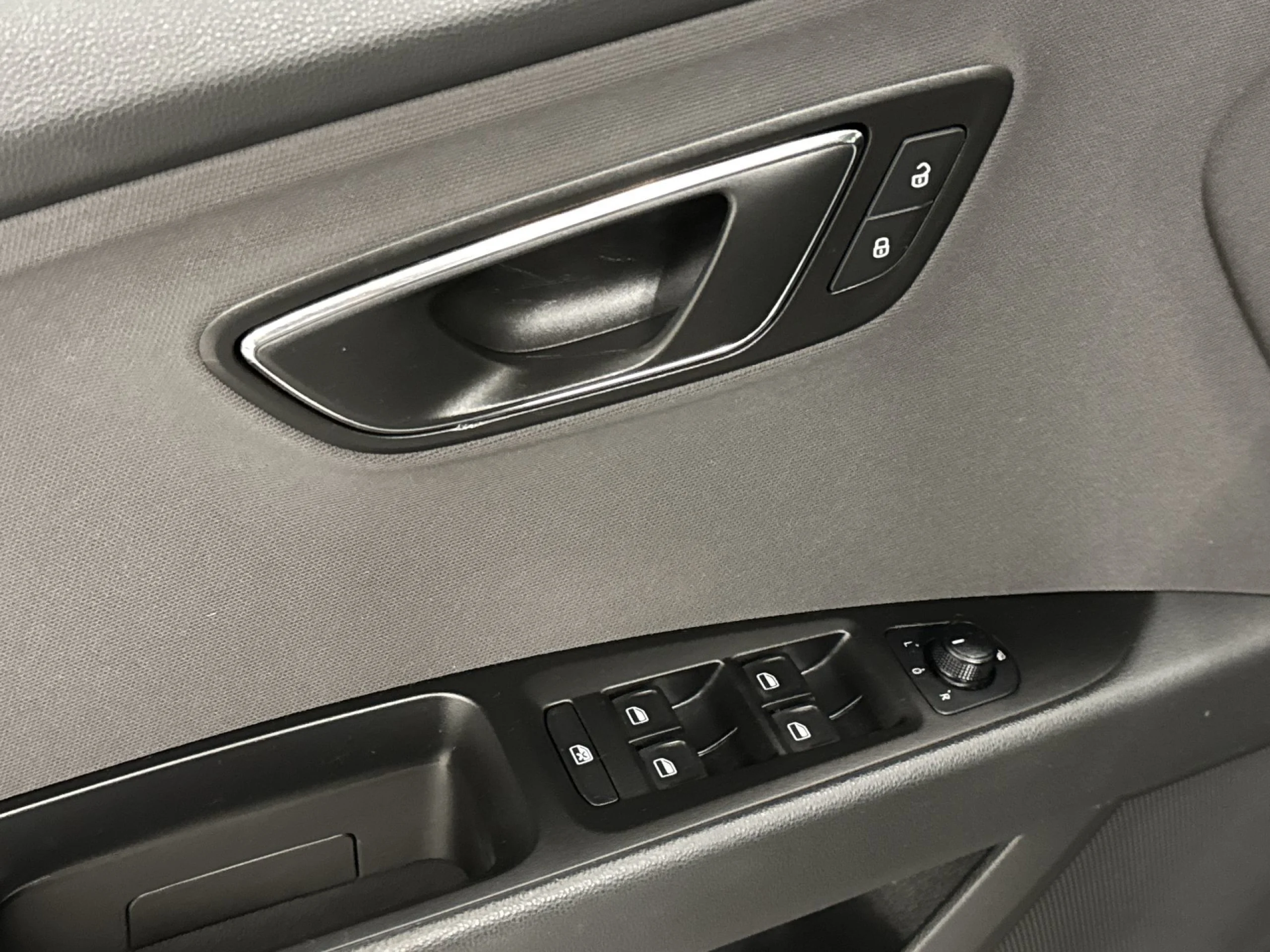 Seat León 1.6 TDI SANDS Style 77 kW (105 CV) - Foto 10