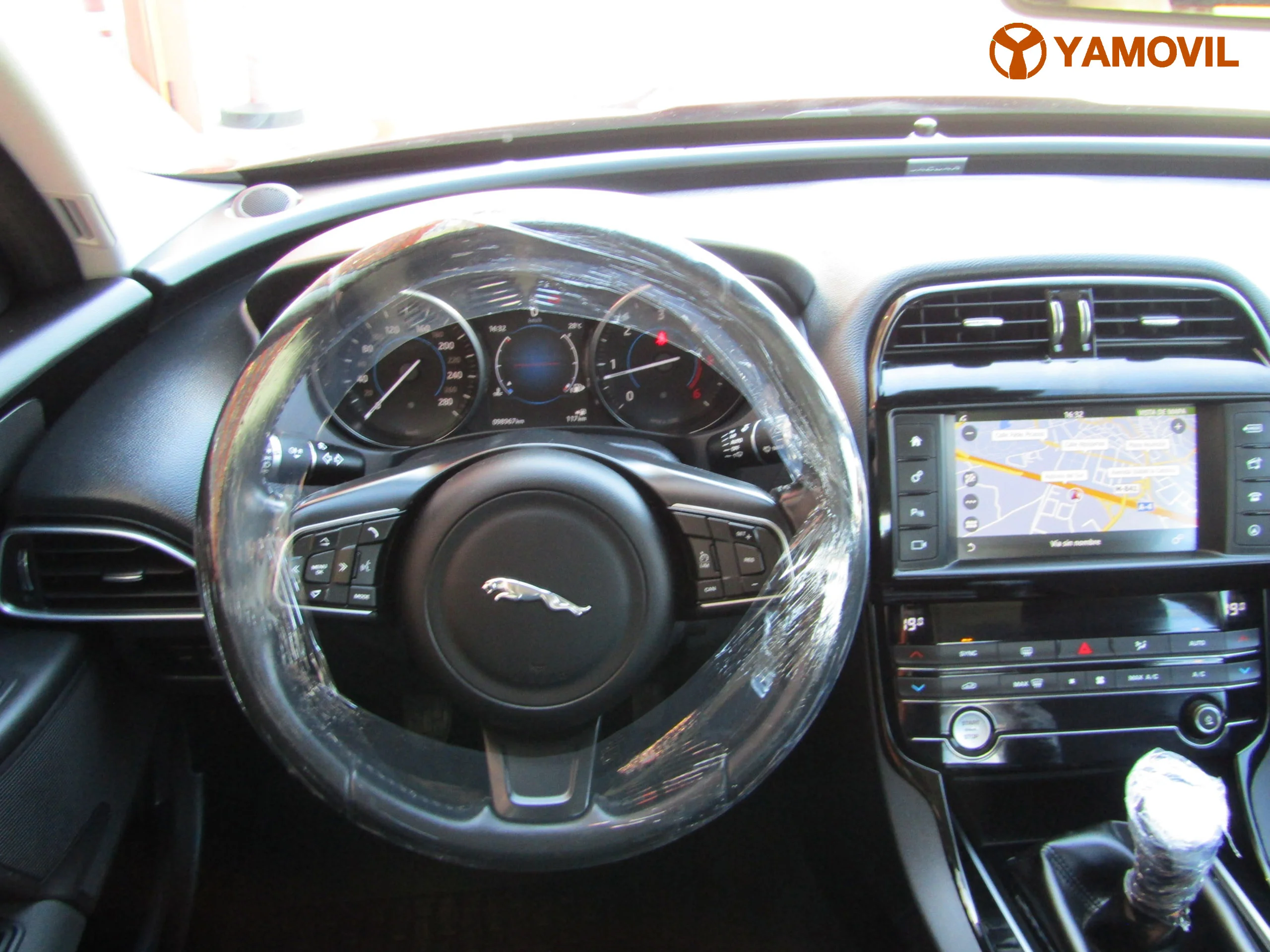 Jaguar XE 2.0d PURE - Foto 14