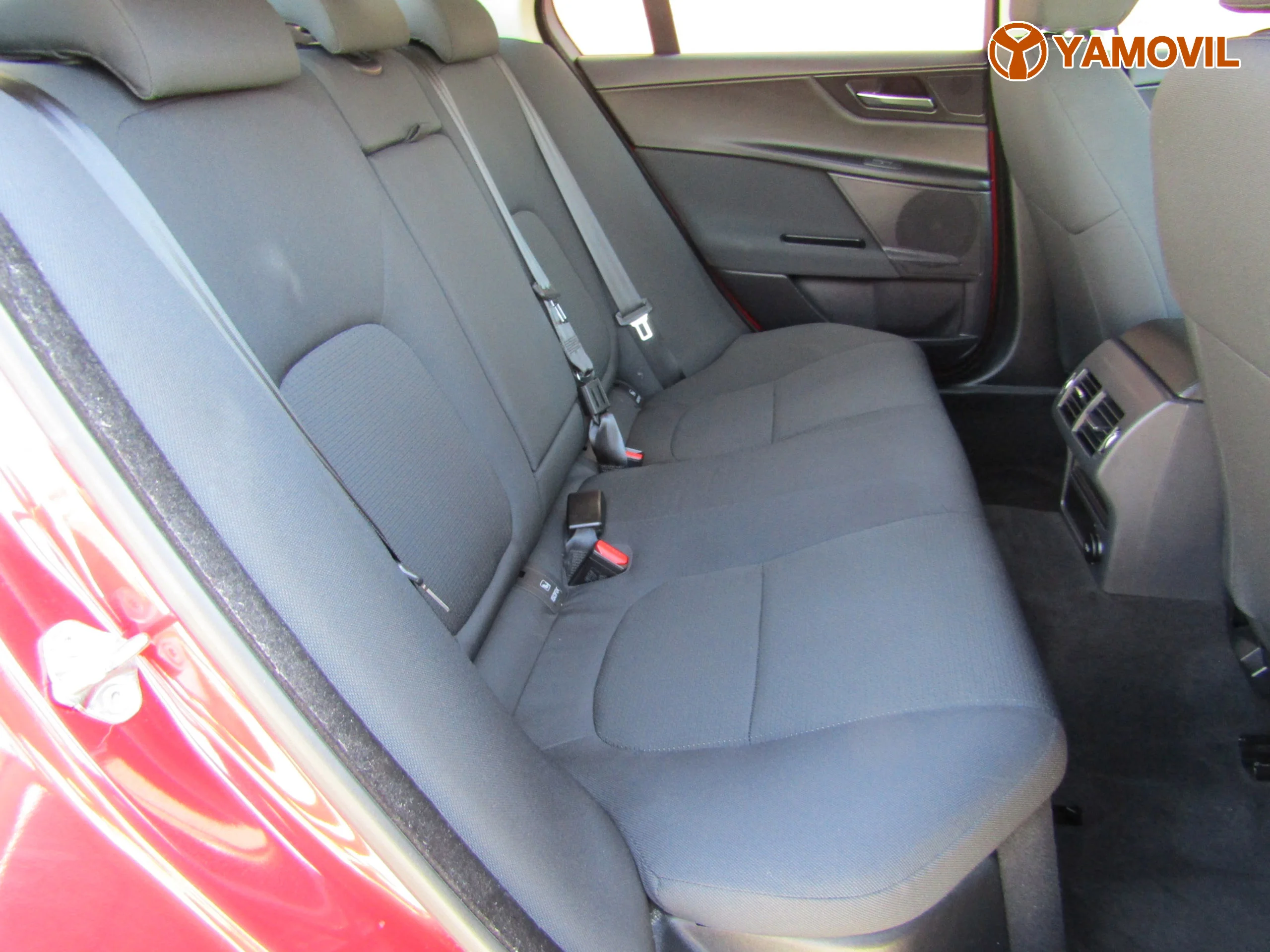 Jaguar XE 2.0d PURE - Foto 17