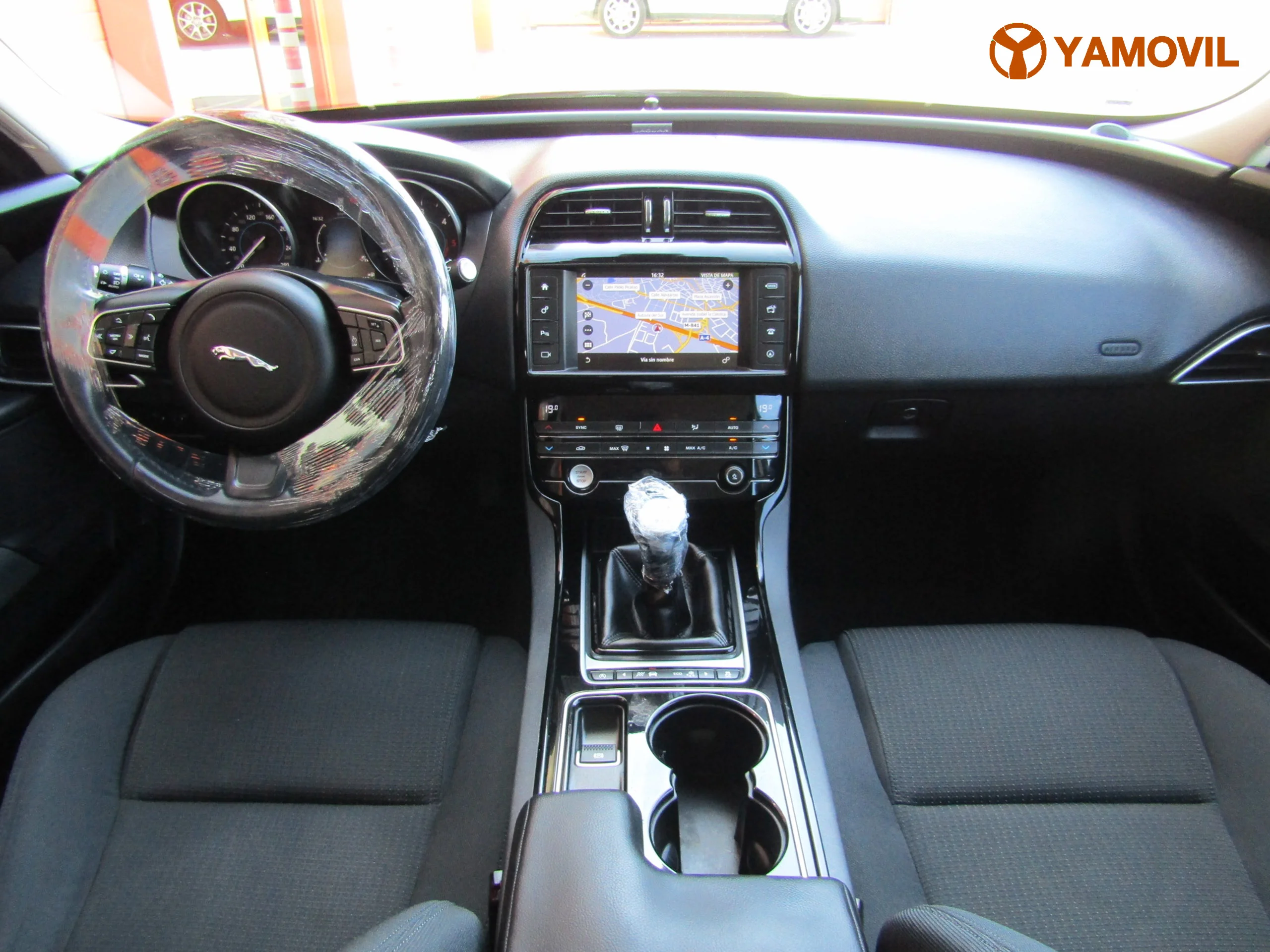 Jaguar XE 2.0d PURE - Foto 13