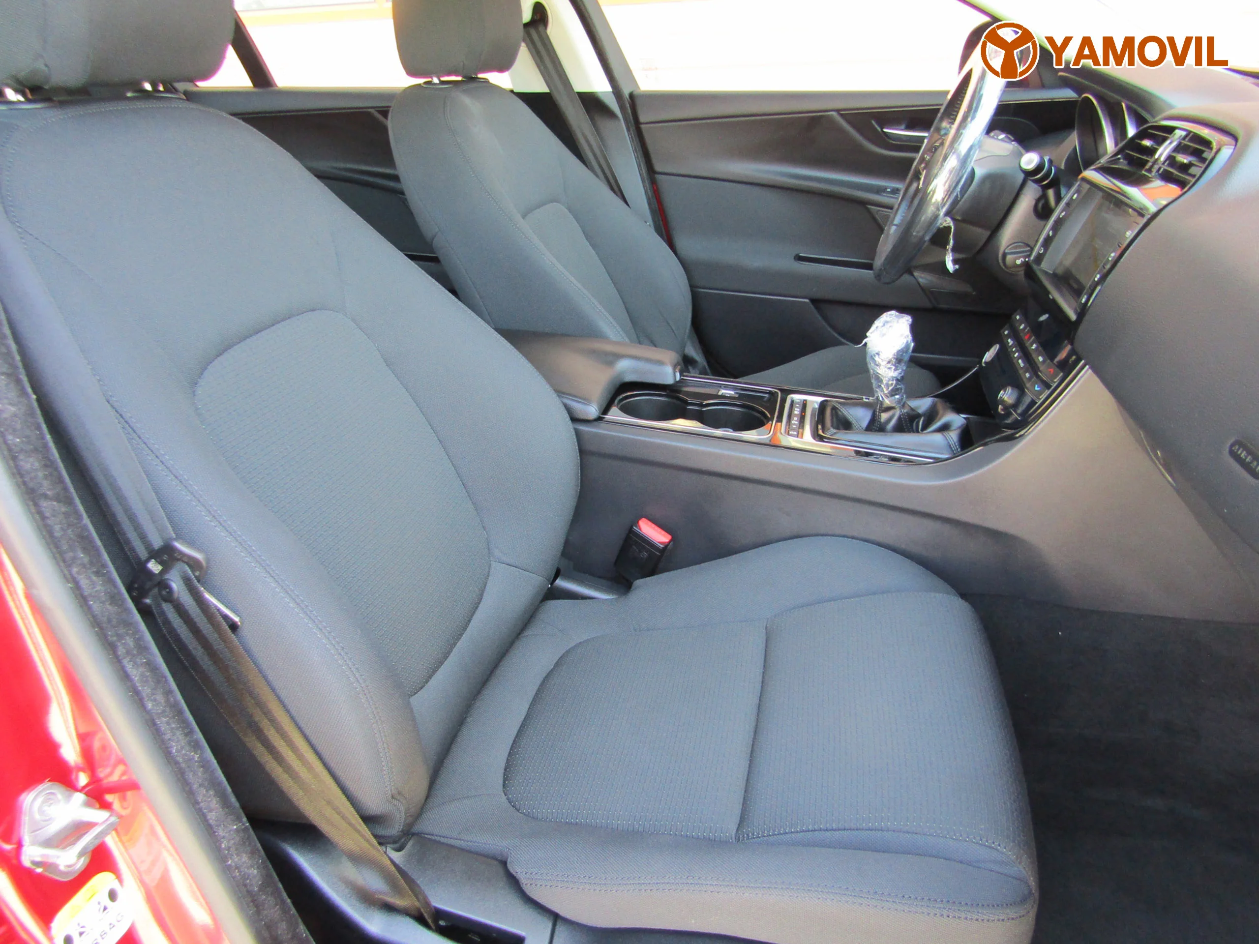 Jaguar XE 2.0d PURE - Foto 15