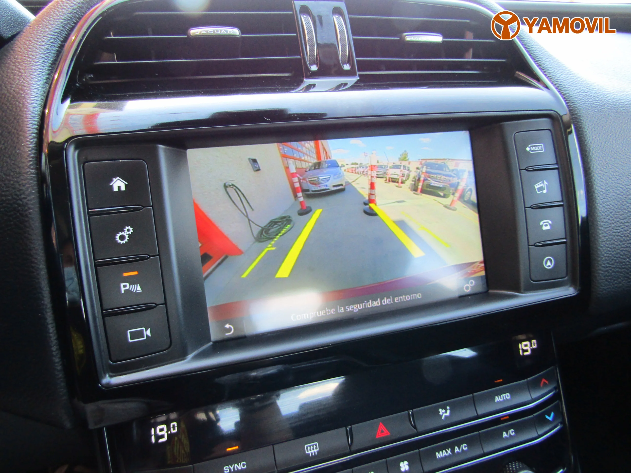 Jaguar XE 2.0d PURE - Foto 32