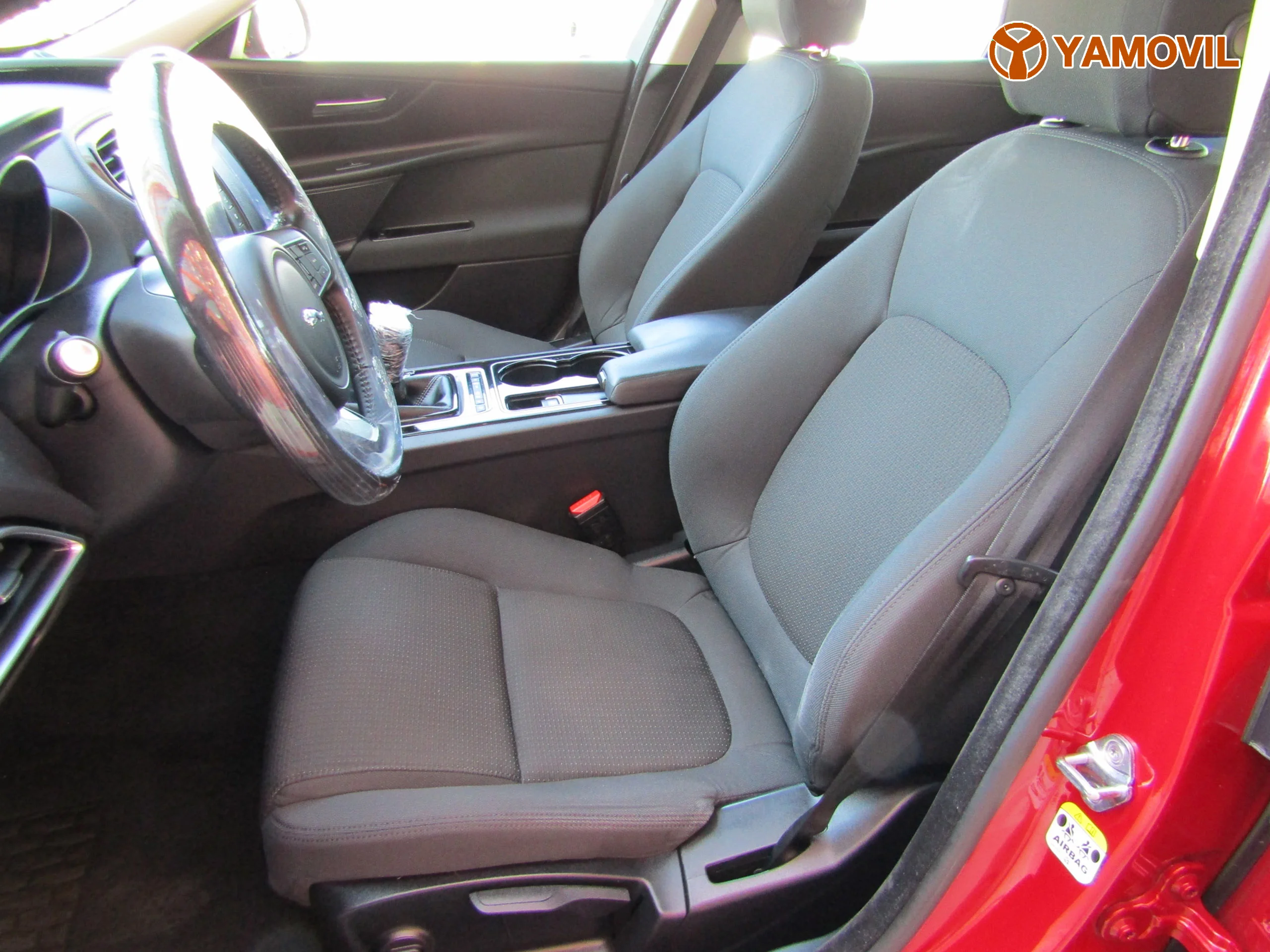 Jaguar XE 2.0d PURE - Foto 18