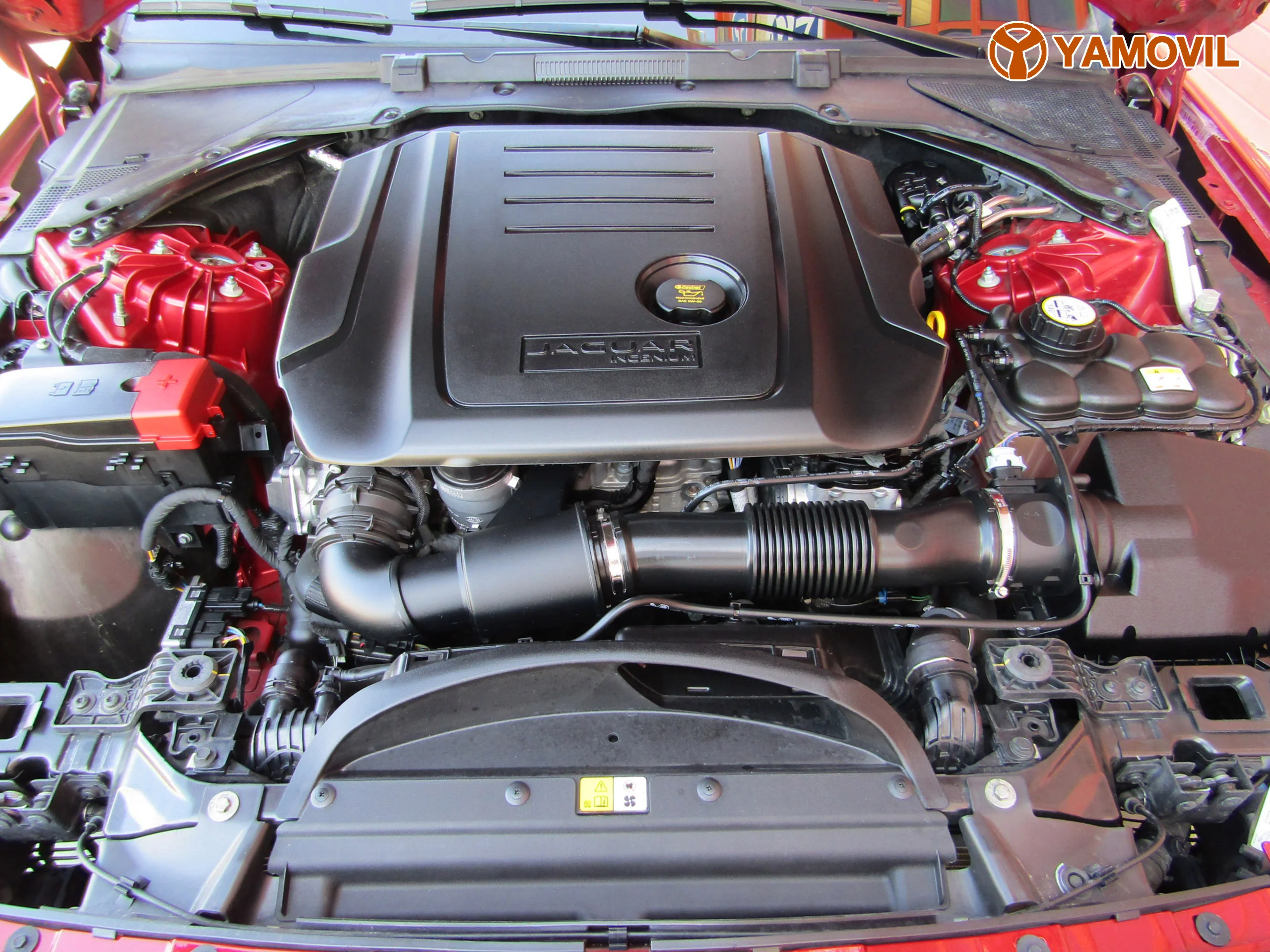 Jaguar XE 2.0d PURE - Foto 8