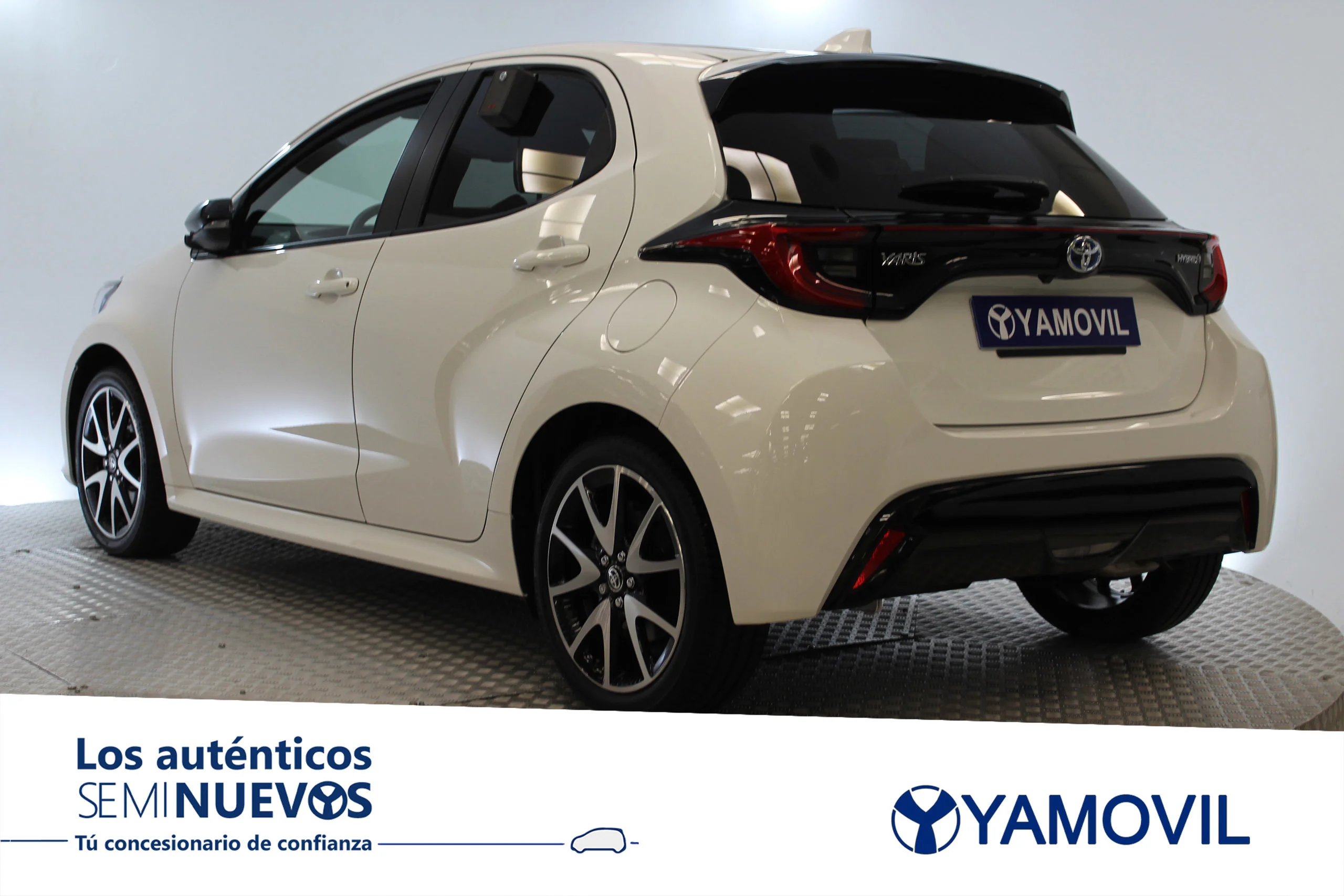 Toyota Yaris 120H Style 85 kW (116 CV) - Foto 6