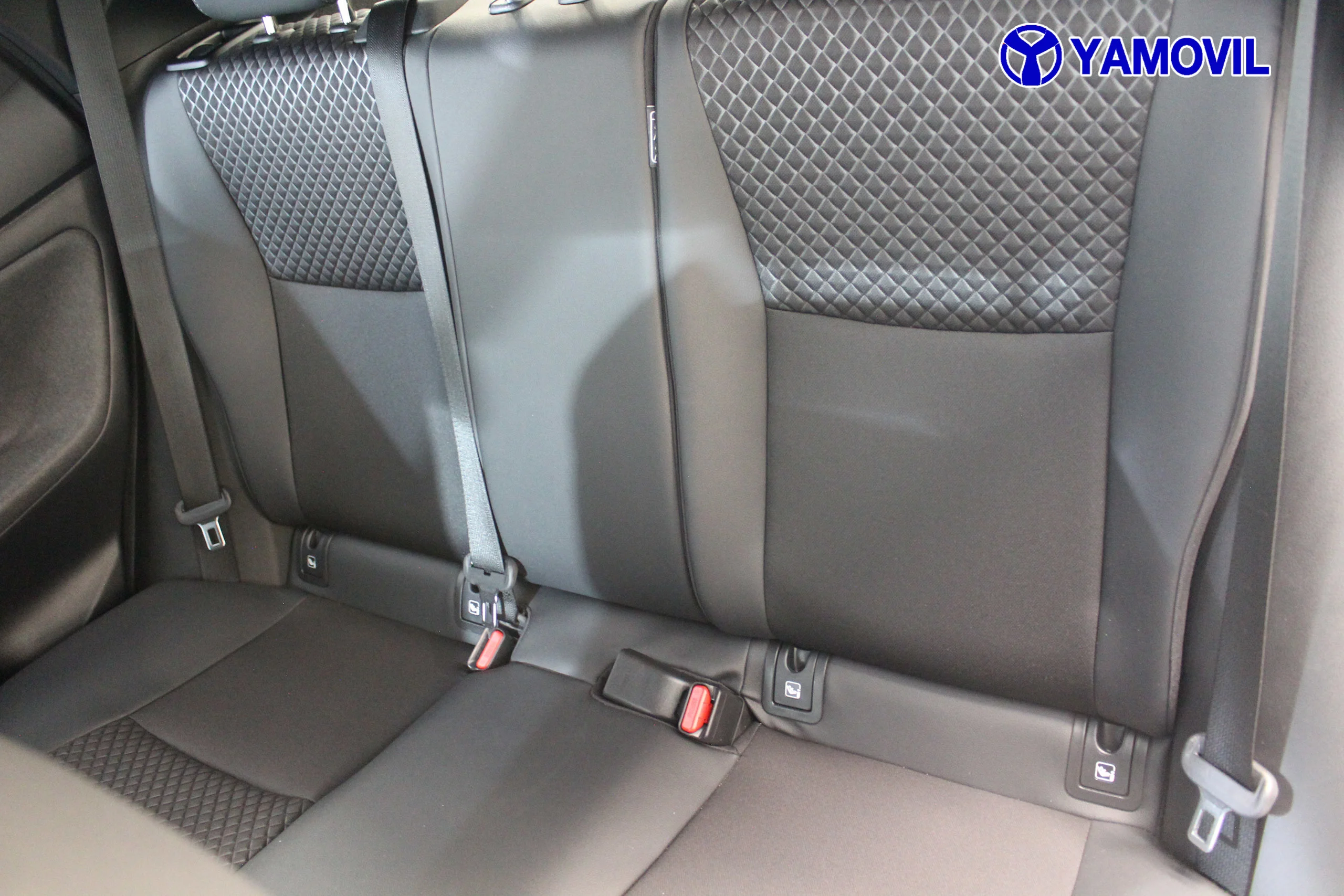 Toyota Yaris 120H Style 85 kW (116 CV) - Foto 14