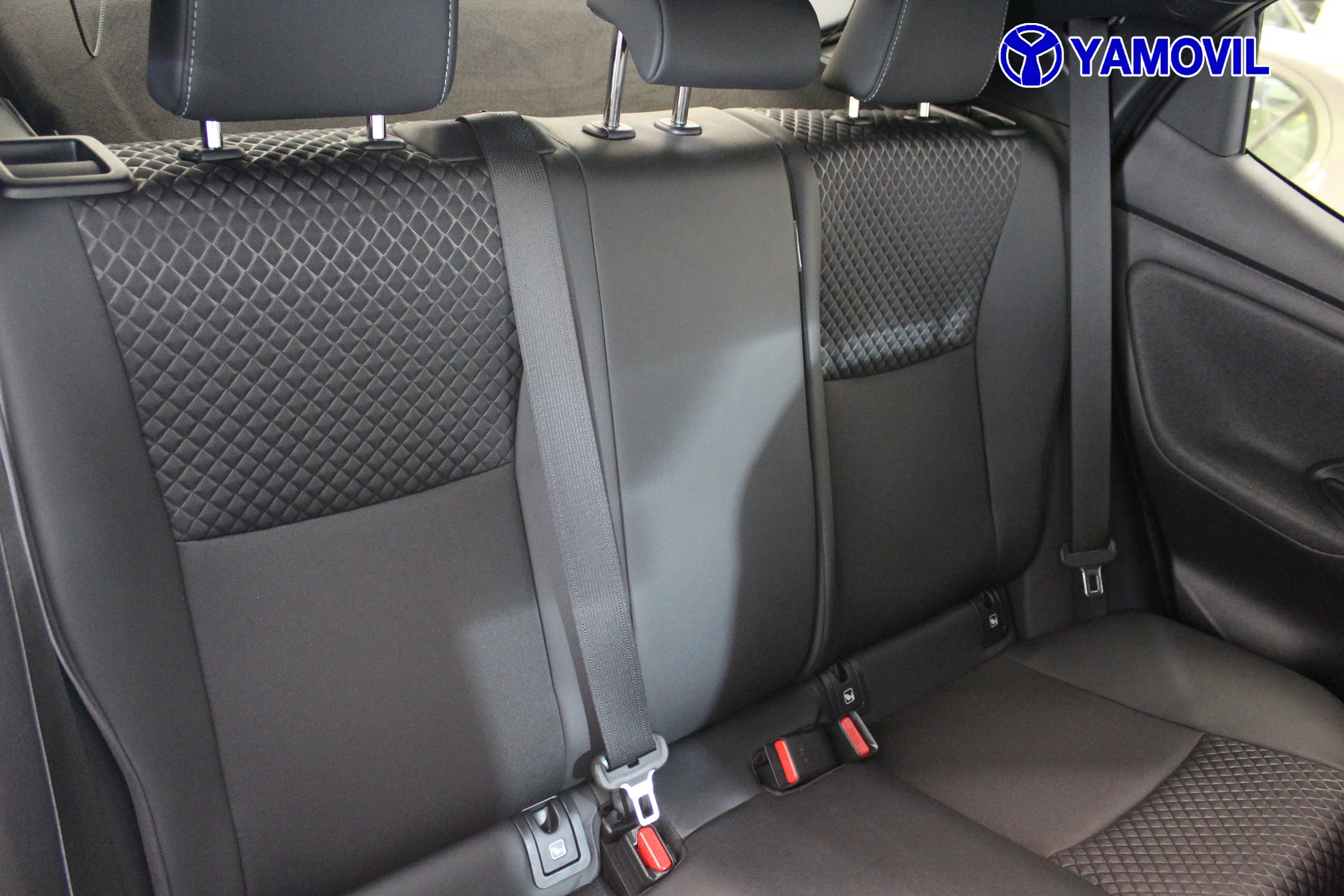 Toyota Yaris 120H Style 85 kW (116 CV) - Foto 17