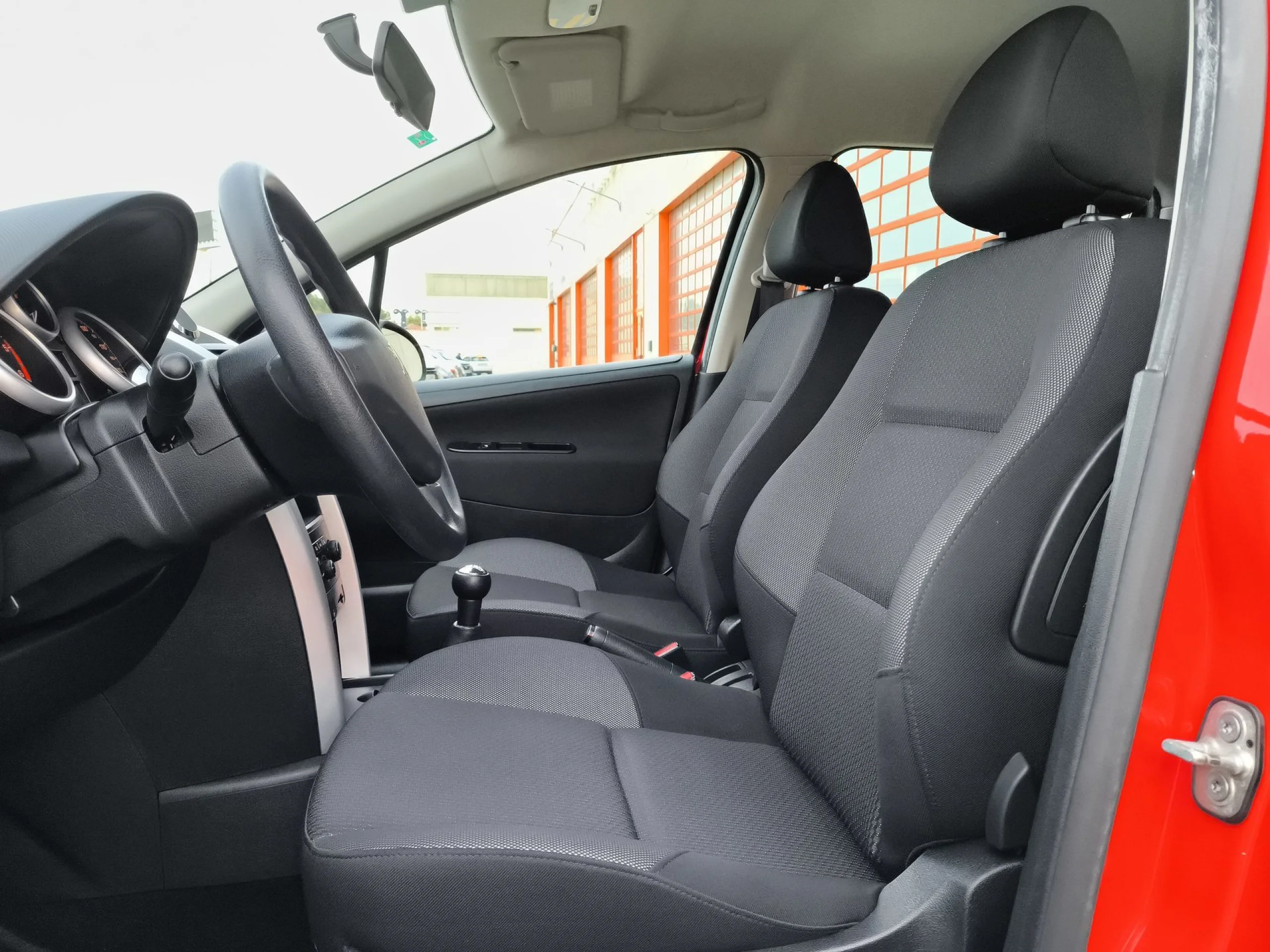 Peugeot 207+ 1.4 HDI FAP 50 kW (68 CV) - Foto 8