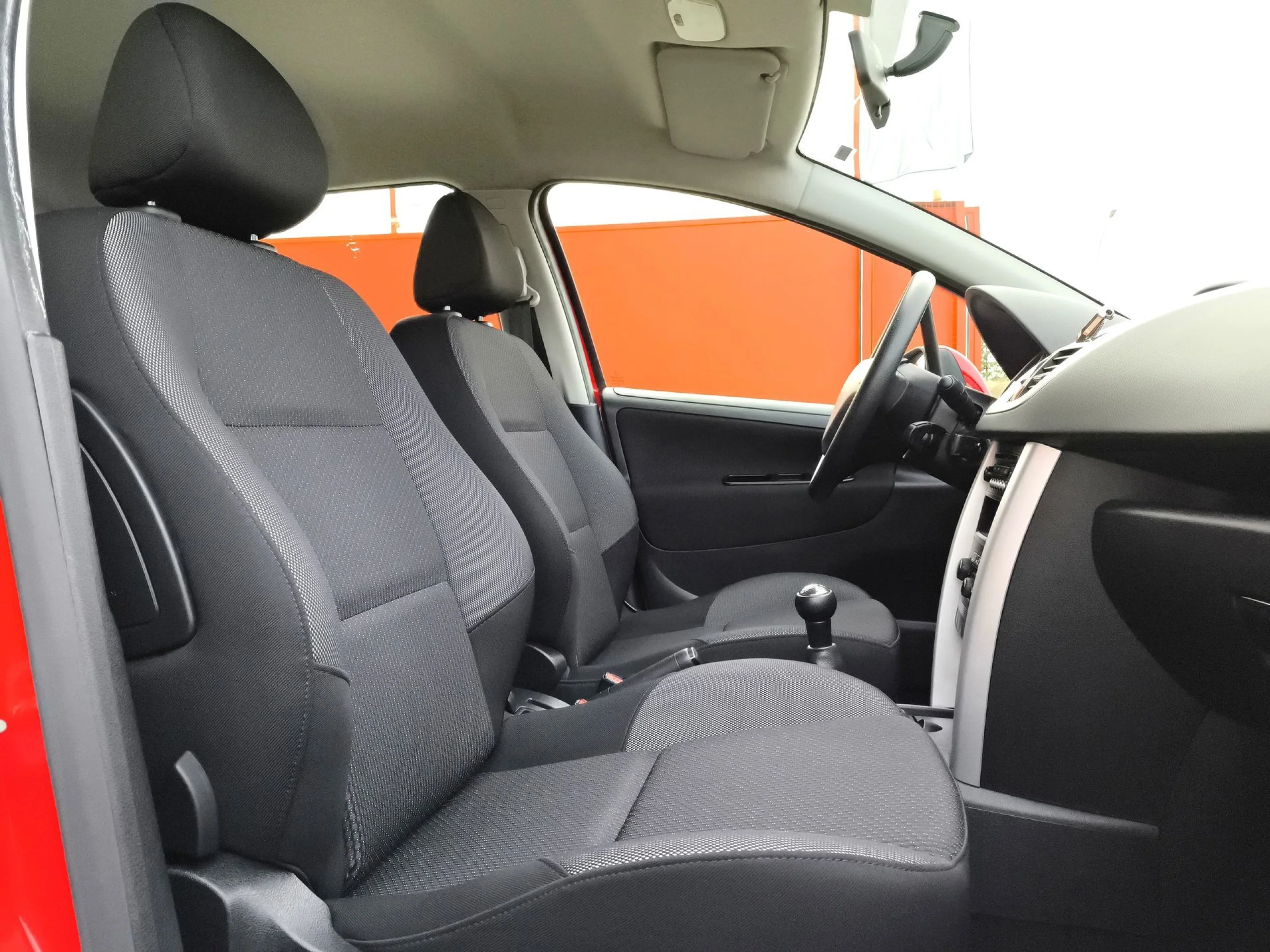 Peugeot 207+ 1.4 HDI FAP 50 kW (68 CV) - Foto 19