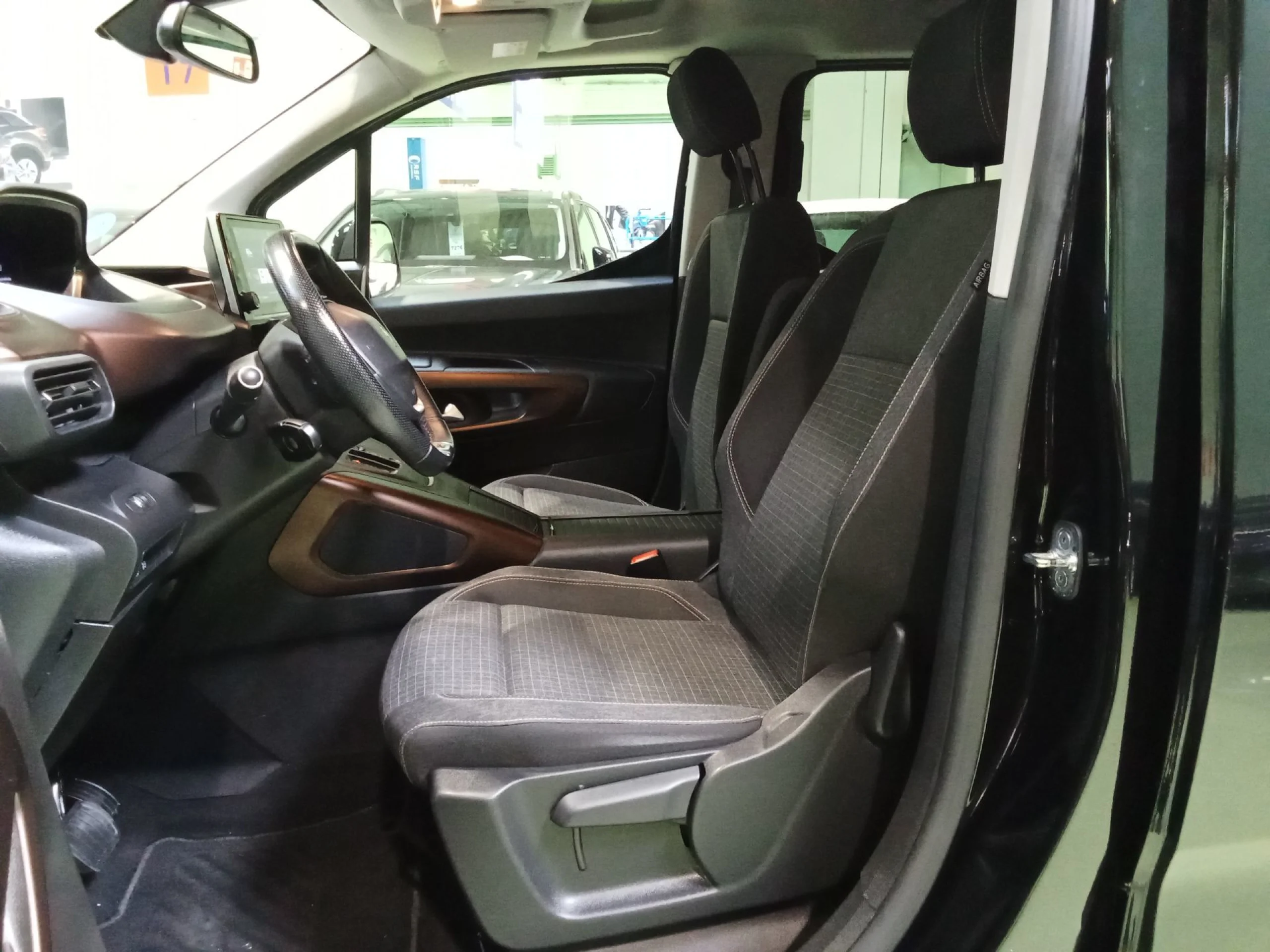 Peugeot E-Rifter GT Standard 100 kW (136 CV) - Foto 8