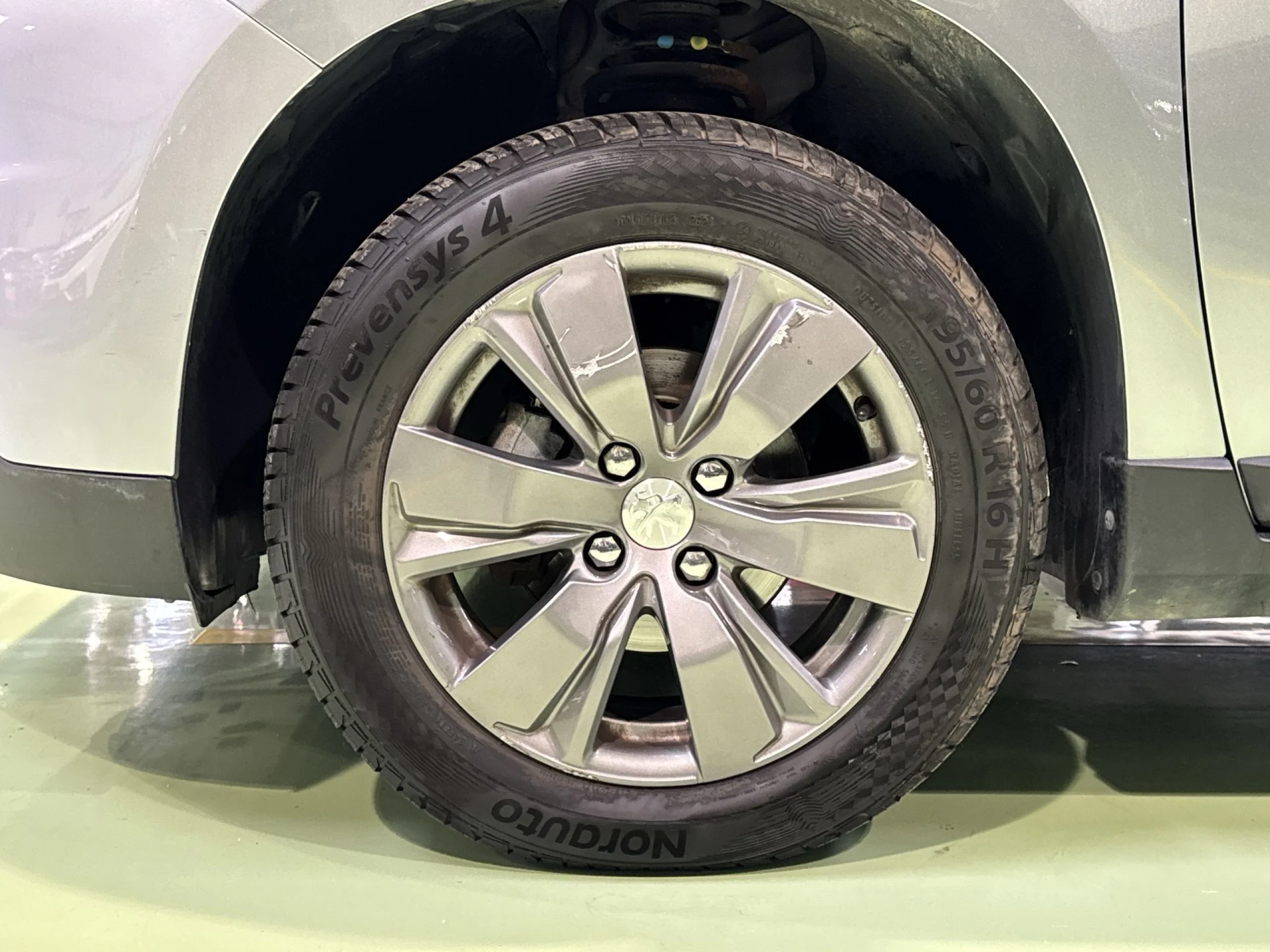 Peugeot 2008 PureTech 82 SANDS Style 60 kW (82 CV) - Foto 7