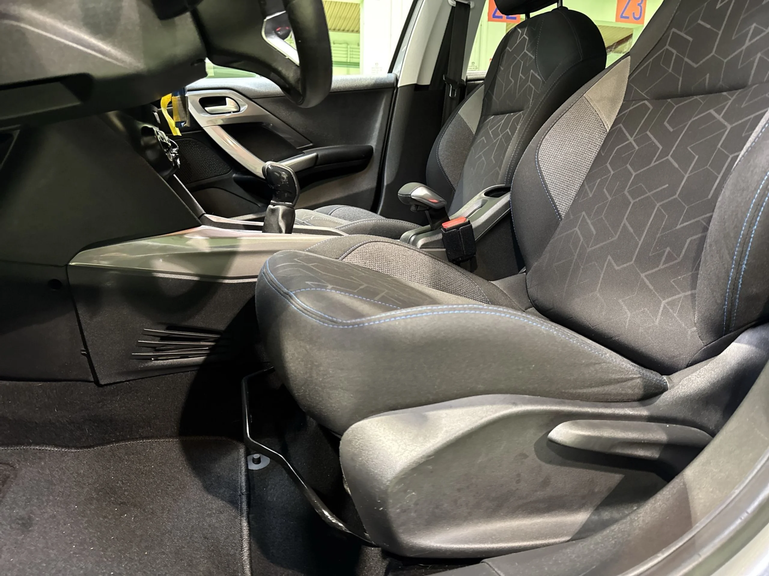 Peugeot 2008 PureTech 82 SANDS Style 60 kW (82 CV) - Foto 9