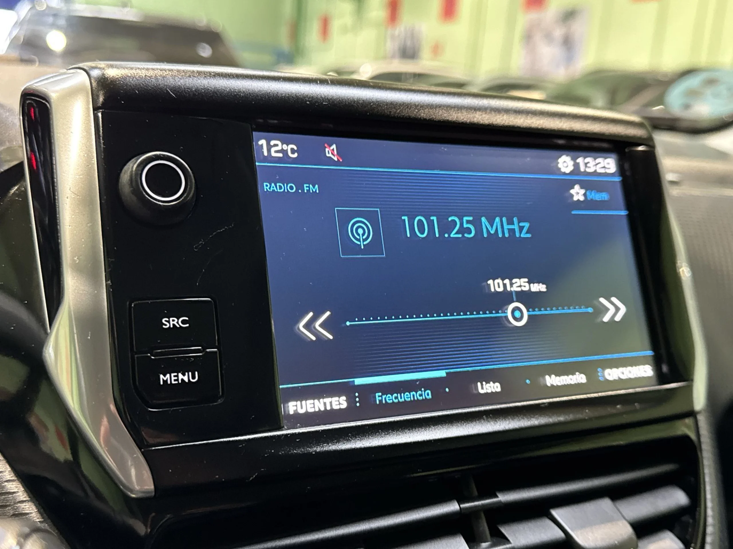 Peugeot 2008 PureTech 82 SANDS Style 60 kW (82 CV) - Foto 14