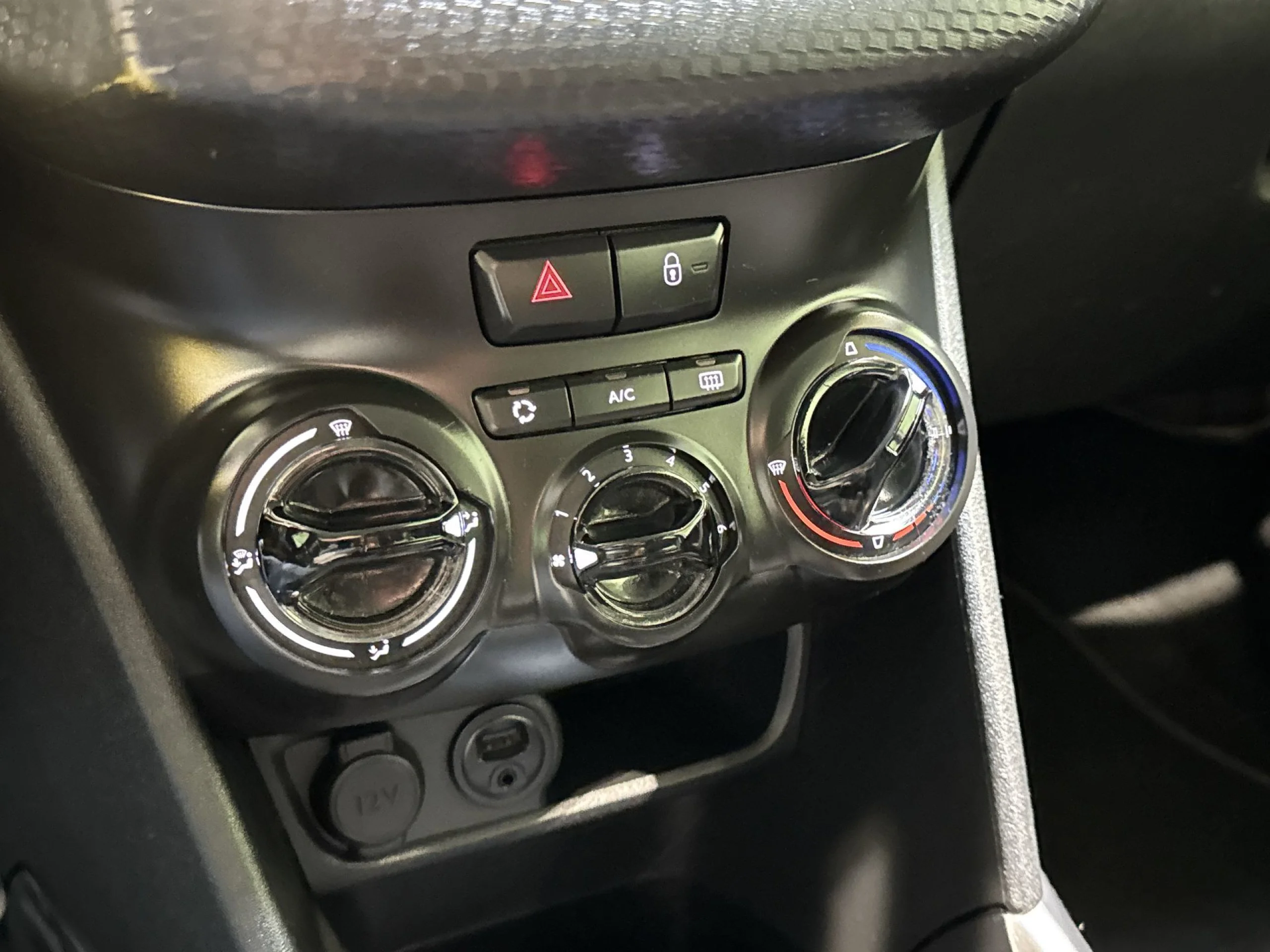 Peugeot 2008 PureTech 82 SANDS Style 60 kW (82 CV) - Foto 16