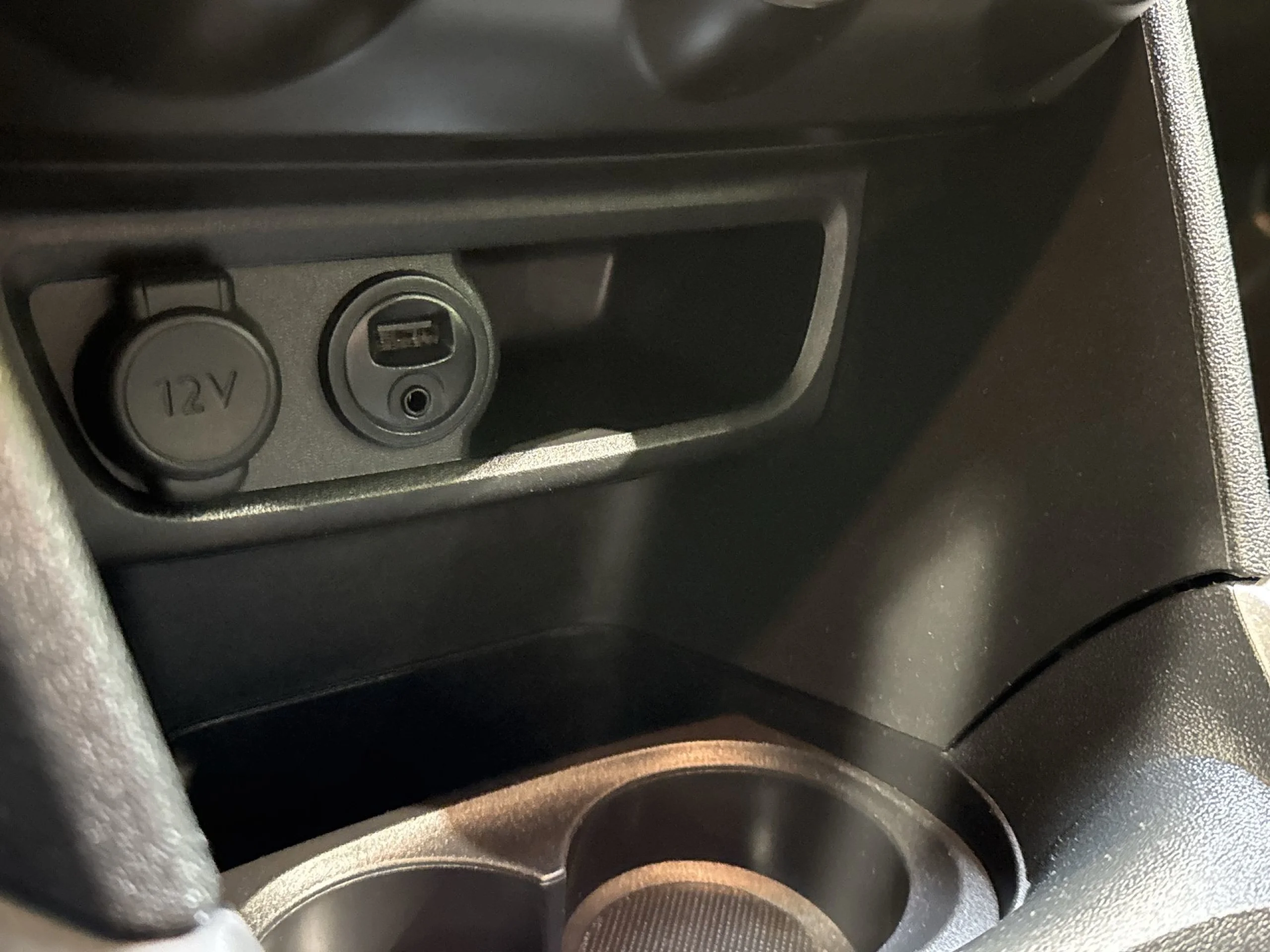 Peugeot 2008 PureTech 82 SANDS Style 60 kW (82 CV) - Foto 18