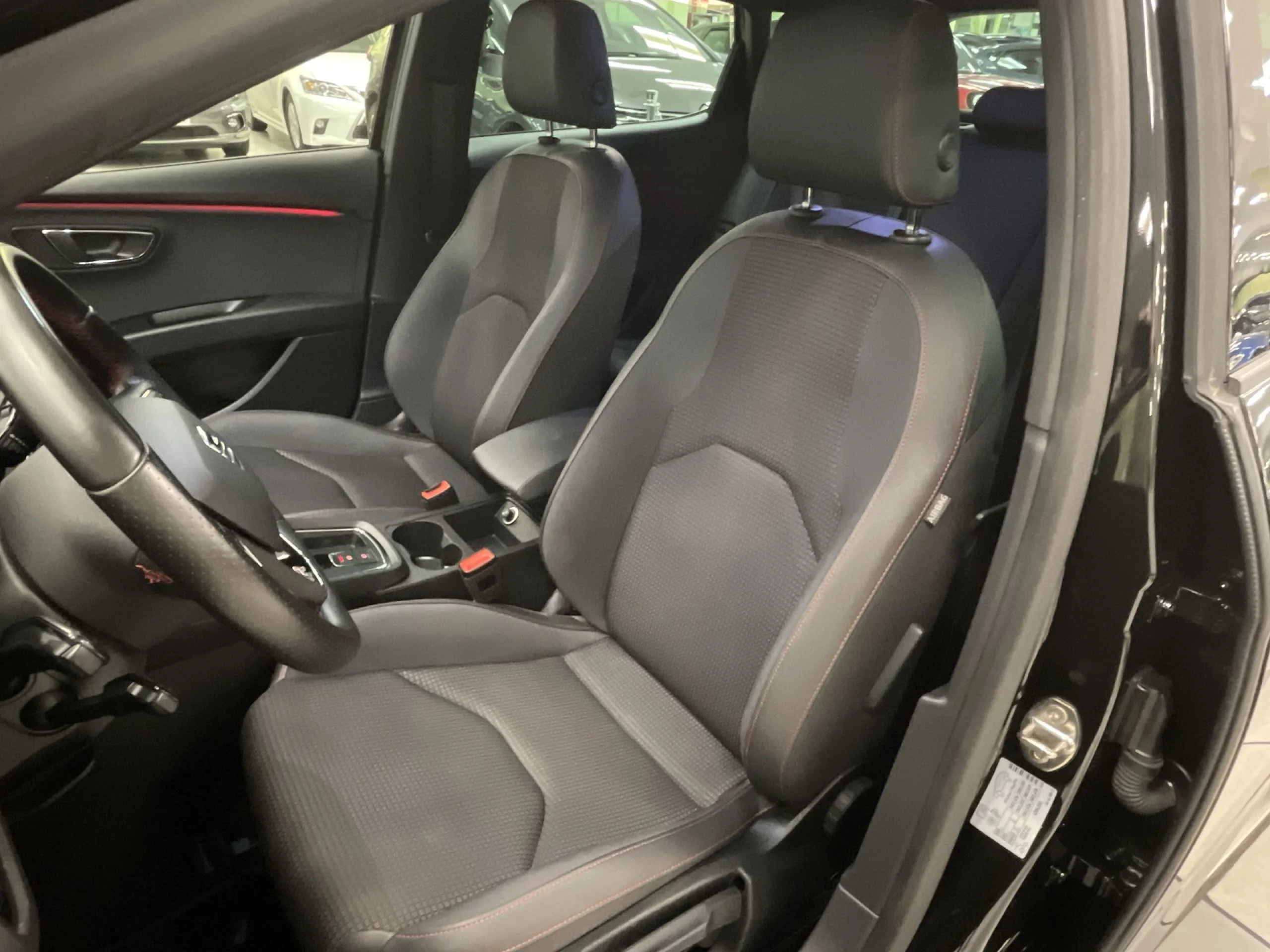 Seat Leon 1.5 TSI SANDS FR Fast Edition 110 kW (150 CV) - Foto 8