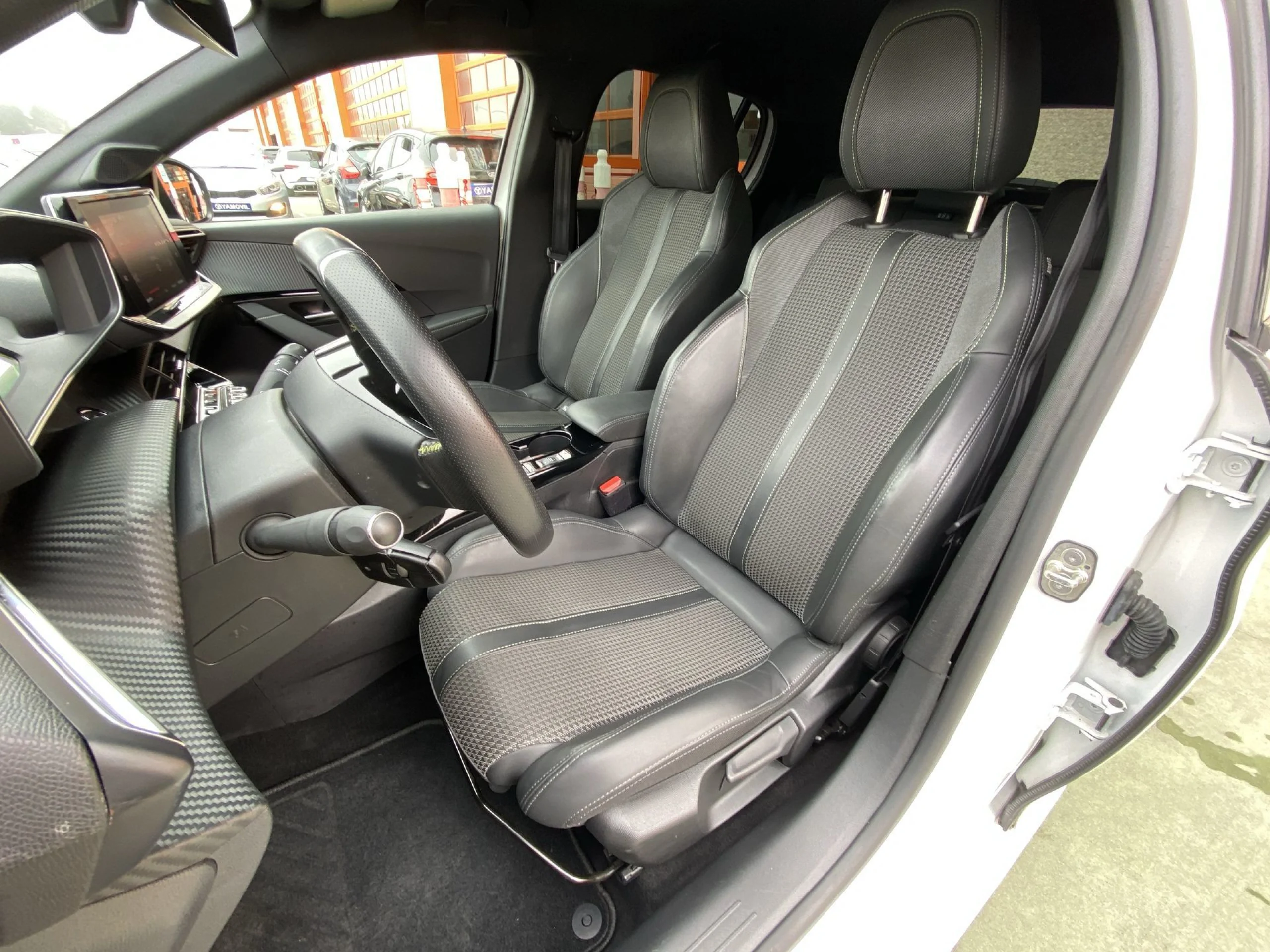 Peugeot 208 PureTech 100 SANDS GT Line 75 kW (100 CV) - Foto 8