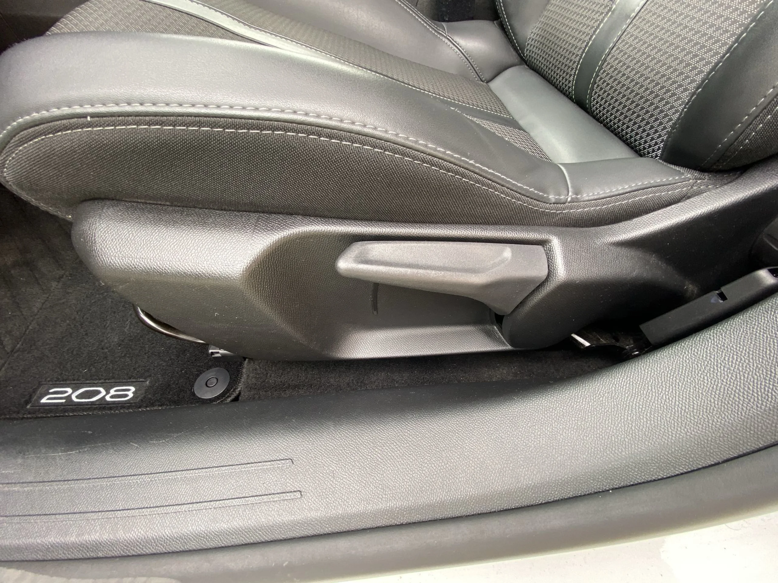 Peugeot 208 PureTech 100 SANDS GT Line 75 kW (100 CV) - Foto 9