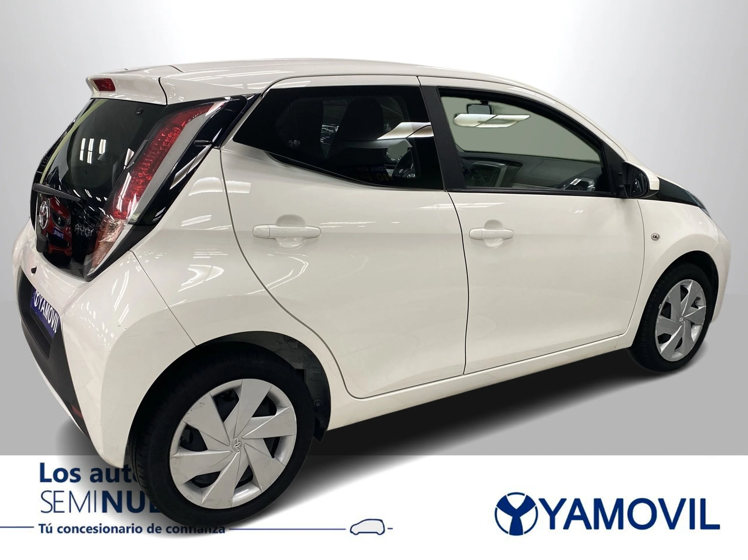 Toyota Aygo 1.0 70 x-play X-Shift 51 kW (69 CV) - Foto 6
