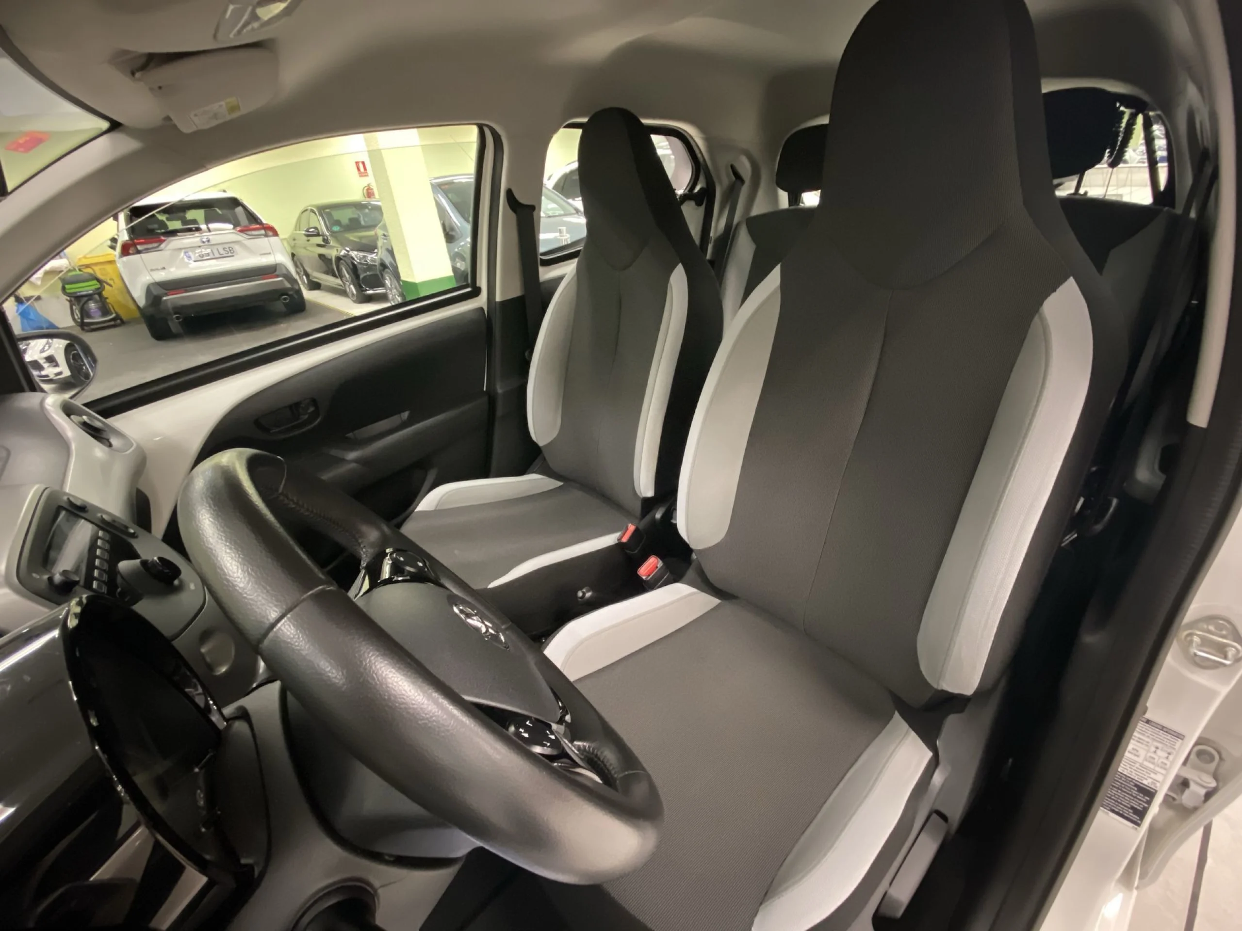Toyota Aygo 1.0 70 x-play X-Shift 51 kW (69 CV) - Foto 8