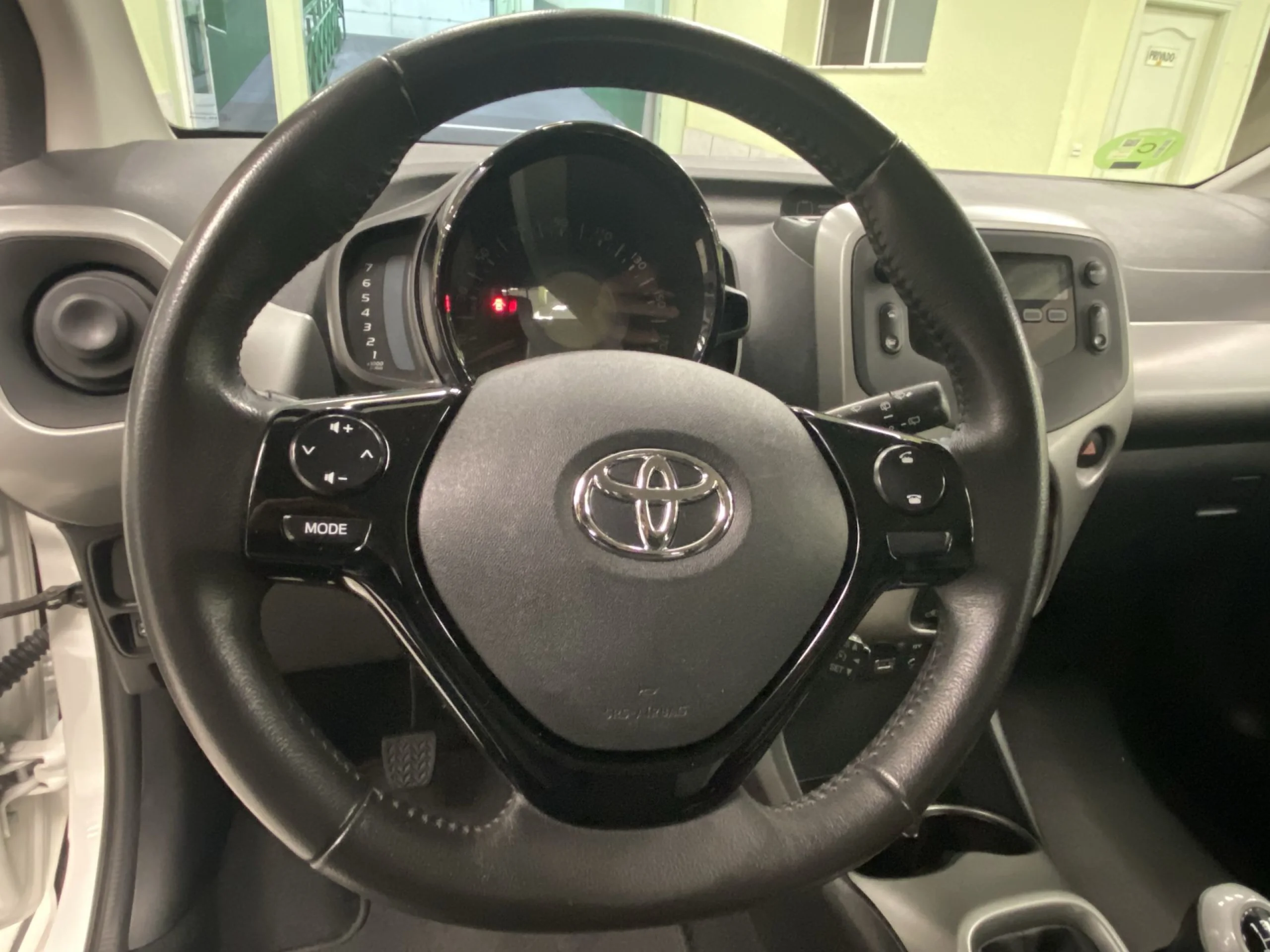 Toyota Aygo 1.0 70 x-play X-Shift 51 kW (69 CV) - Foto 10