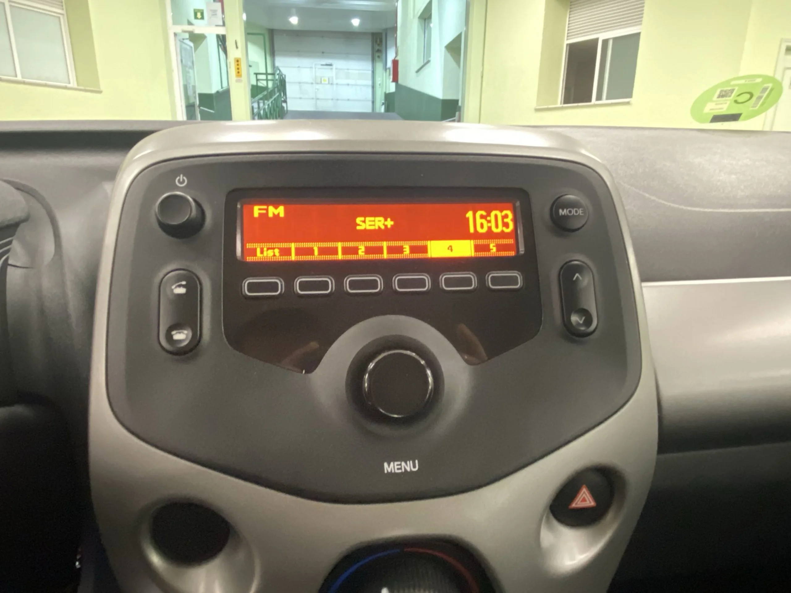 Toyota Aygo 1.0 70 x-play X-Shift 51 kW (69 CV) - Foto 12