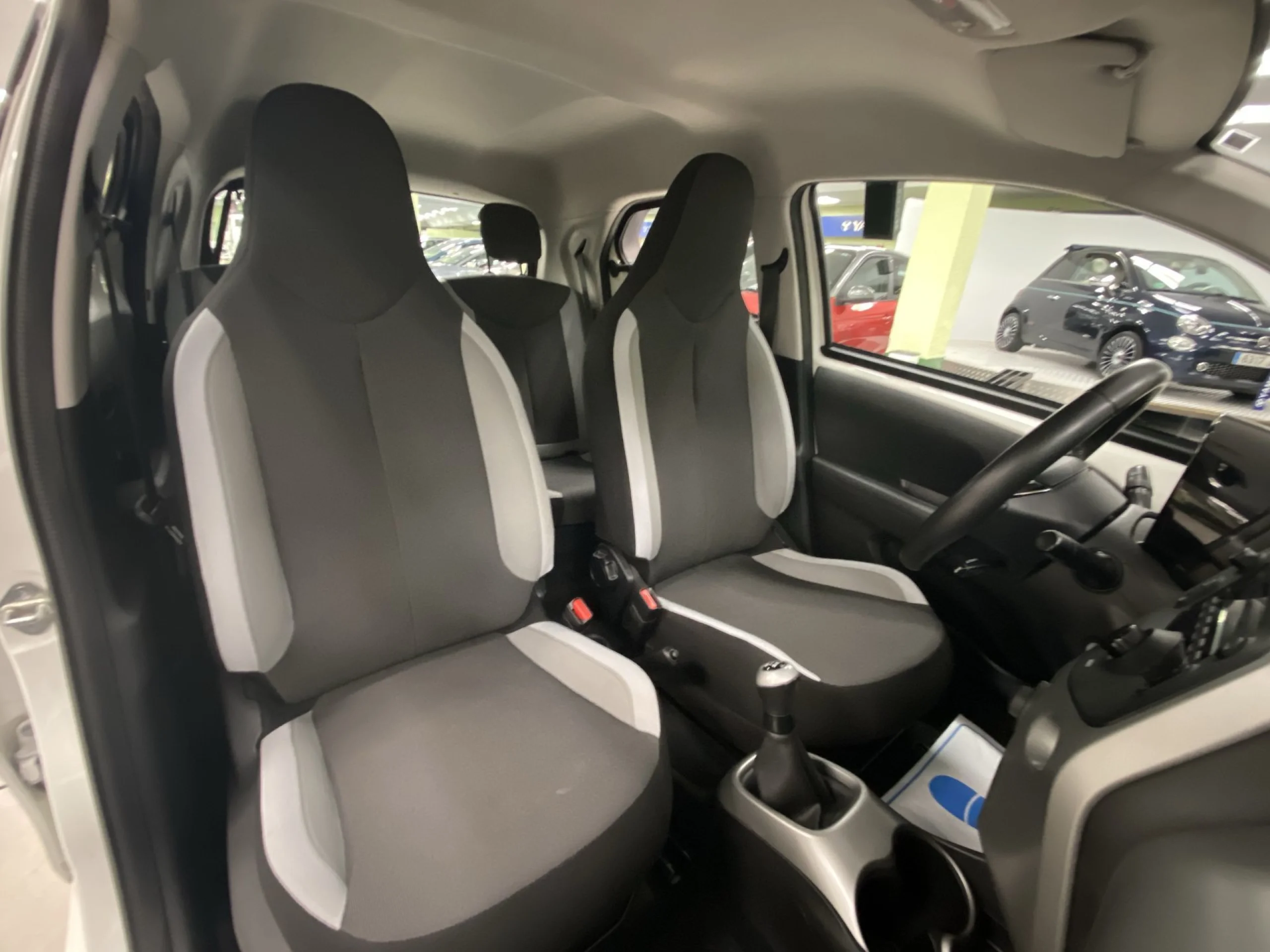 Toyota Aygo 1.0 70 x-play X-Shift 51 kW (69 CV) - Foto 18