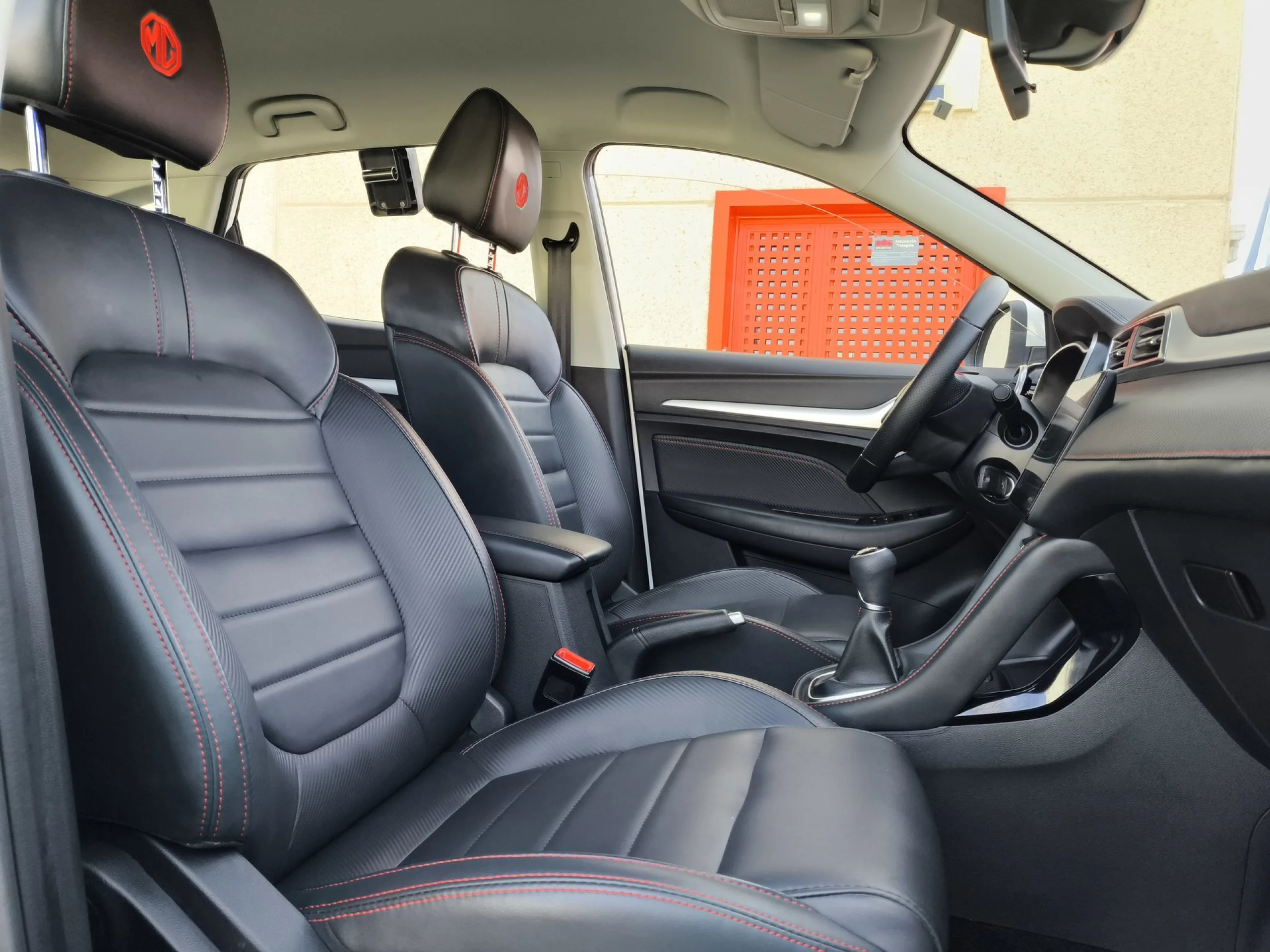 MG ZS 1.5 Luxury 78 kW (106 CV) - Foto 21