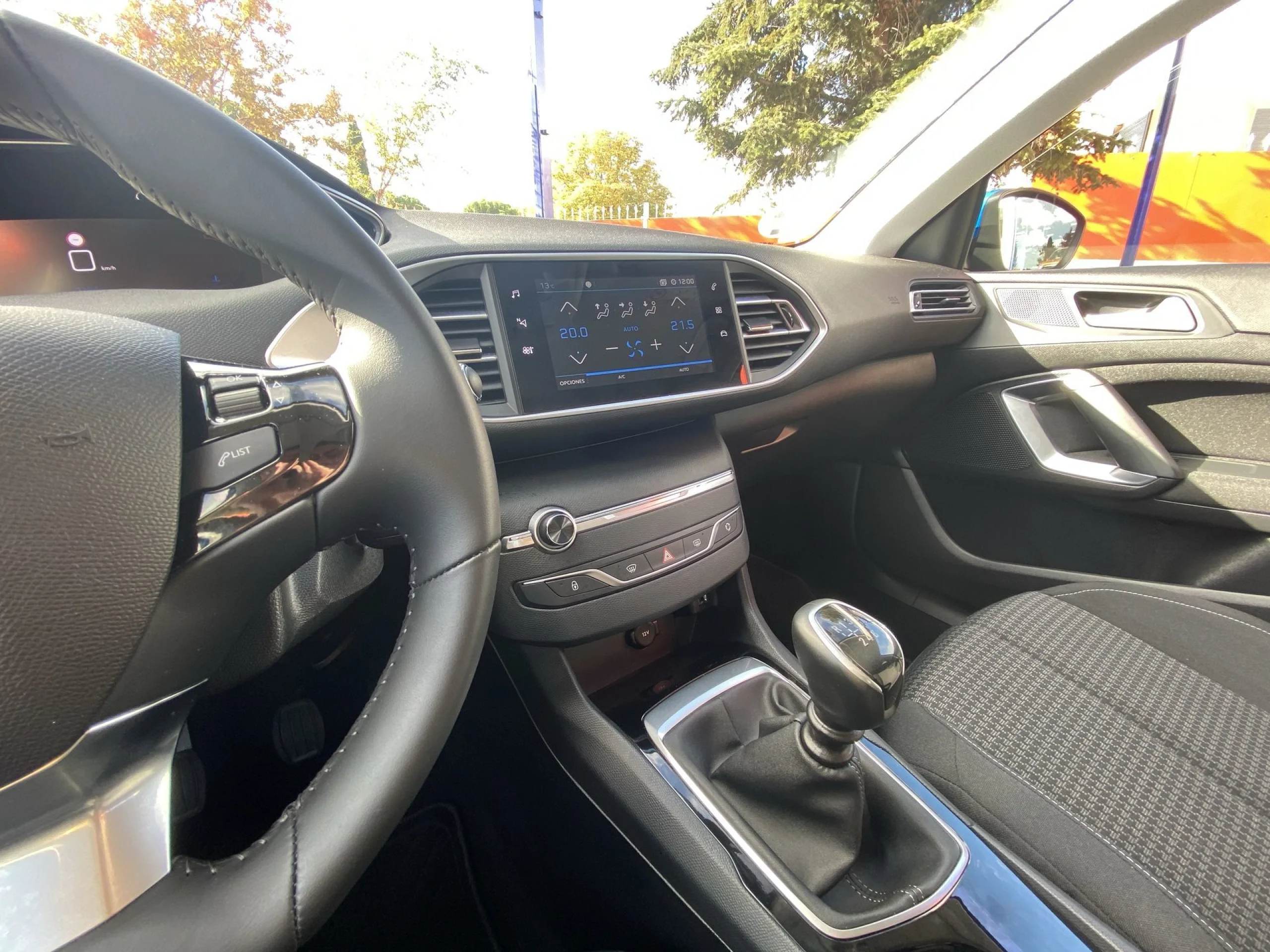 Peugeot 308 BlueHDi 130 SANDS Active 96 kW (130 CV) - Foto 18
