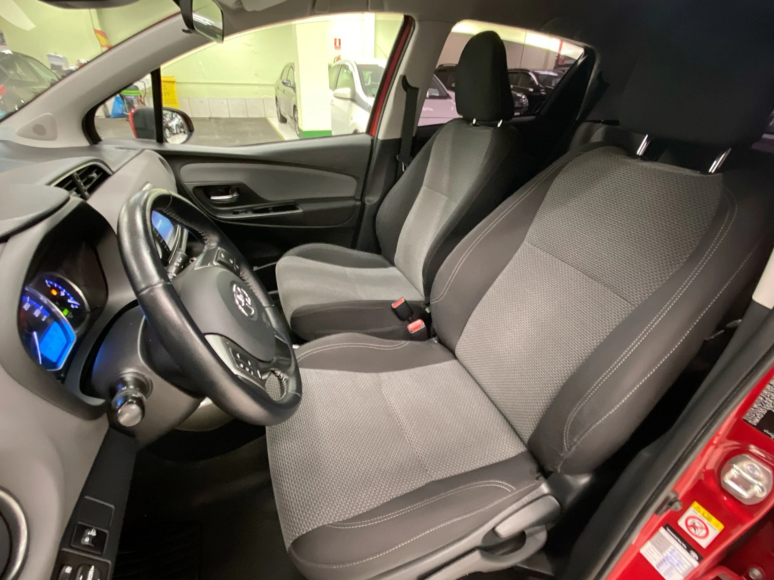 Toyota Yaris 1.5 Hybrid Active 74 kW (100 CV) - Foto 8