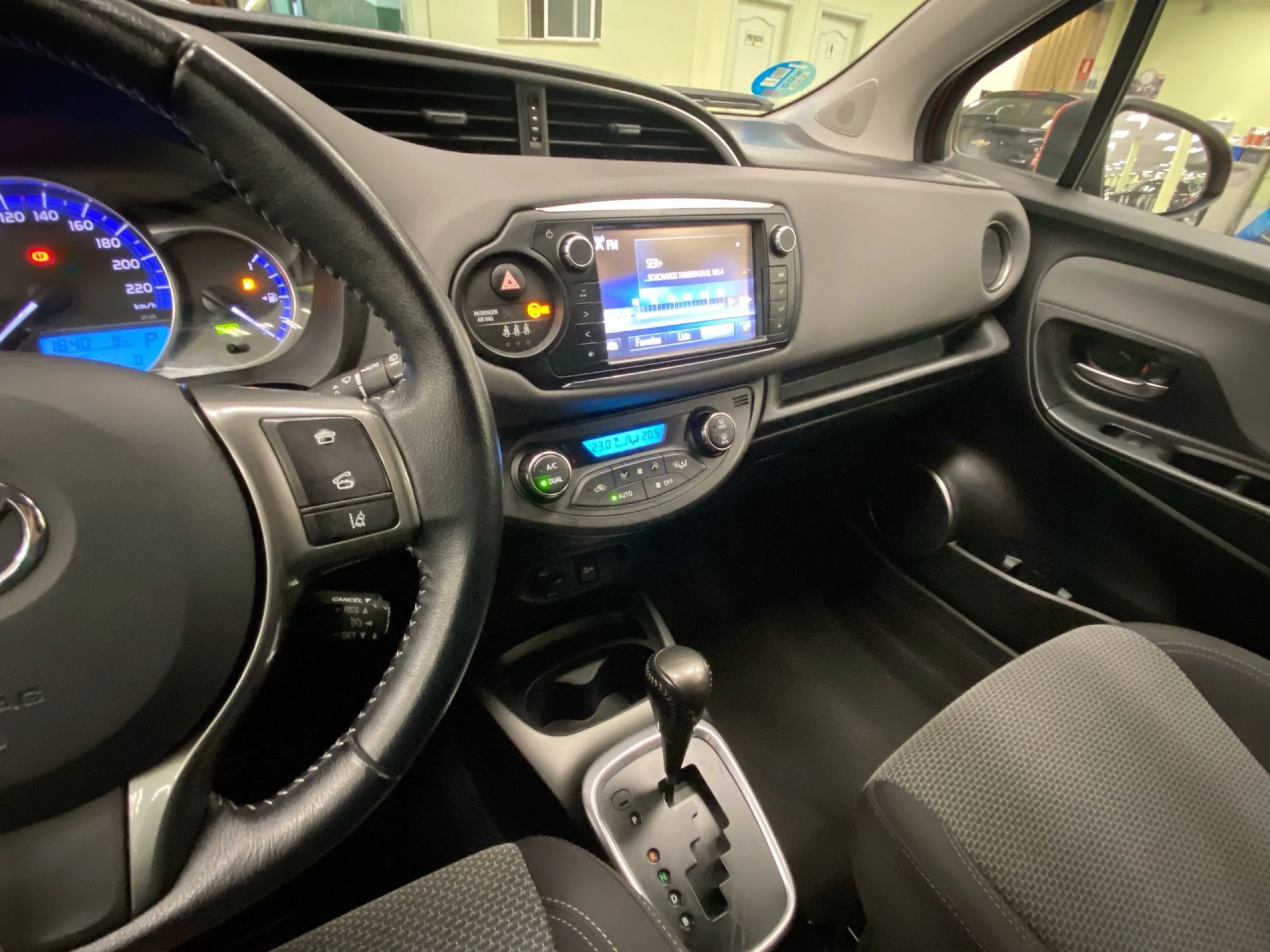 Toyota Yaris 1.5 Hybrid Active 74 kW (100 CV) - Foto 17