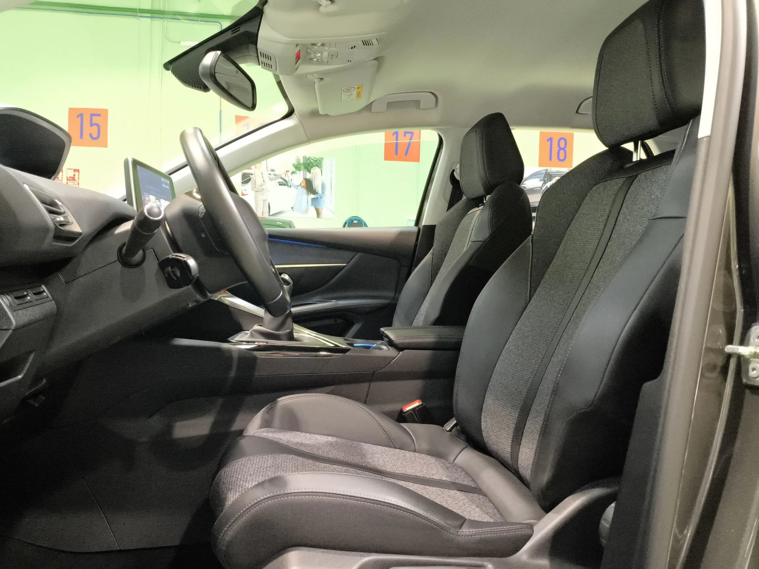 Peugeot 3008 PureTech 130 SANDS Allure 96 kW (130 CV) - Foto 8