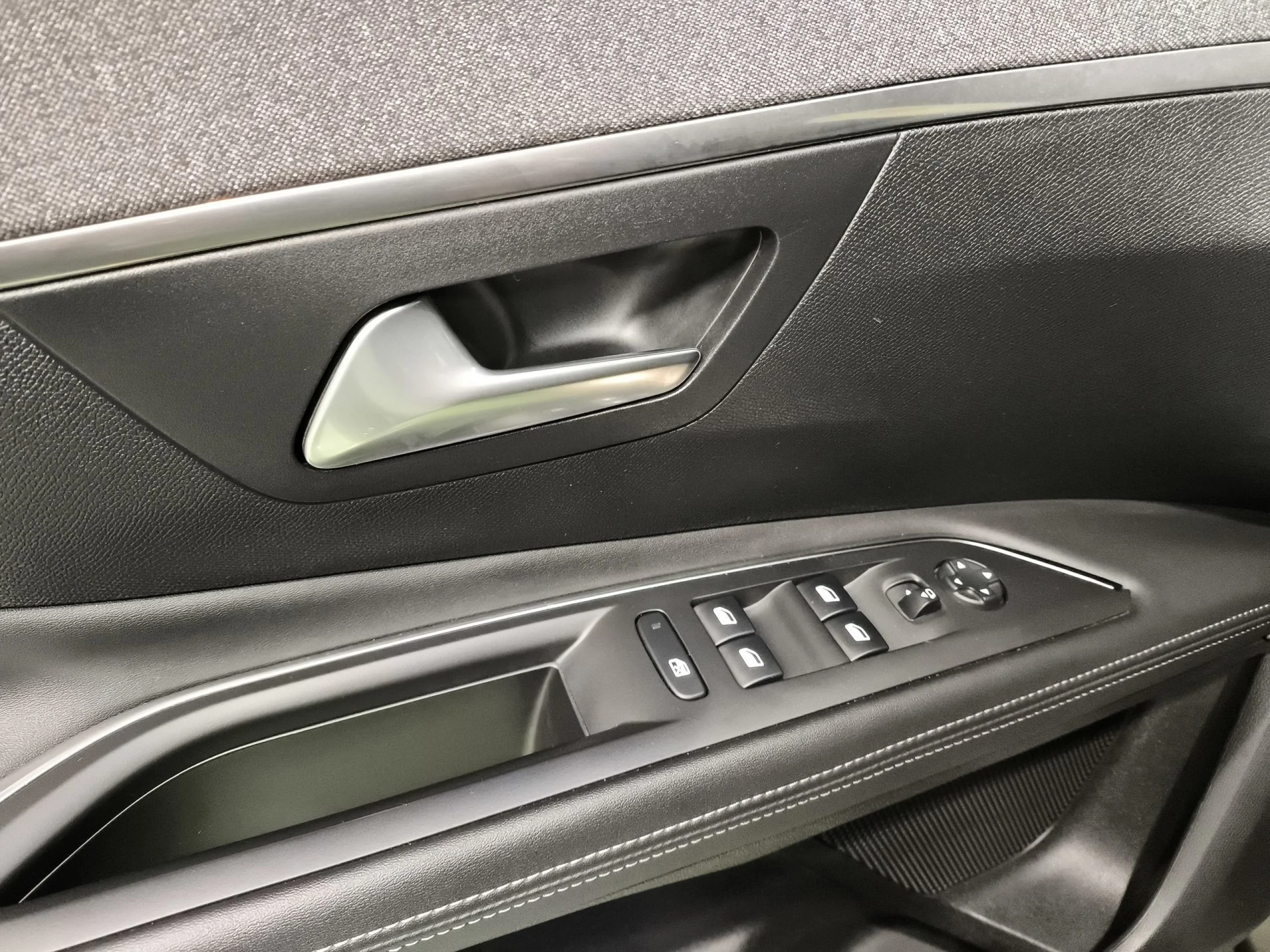 Peugeot 3008 PureTech 130 SANDS Allure 96 kW (130 CV) - Foto 10