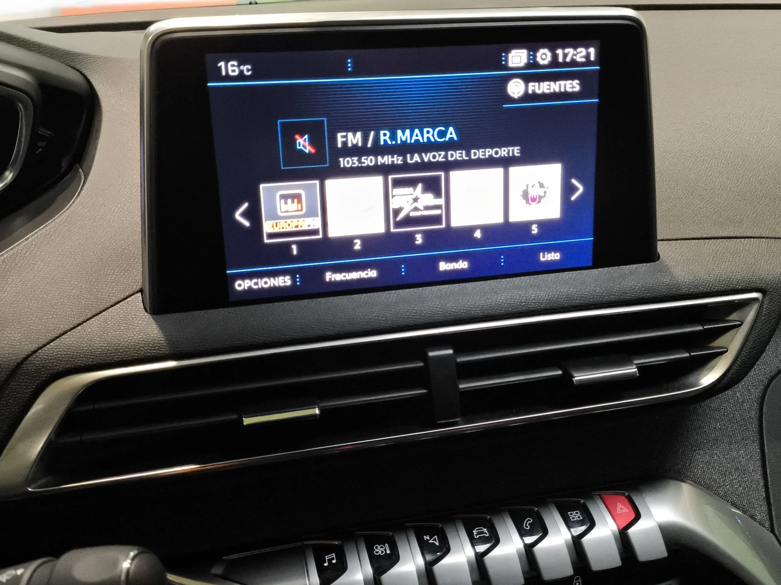 Peugeot 3008 PureTech 130 SANDS Allure 96 kW (130 CV) - Foto 13