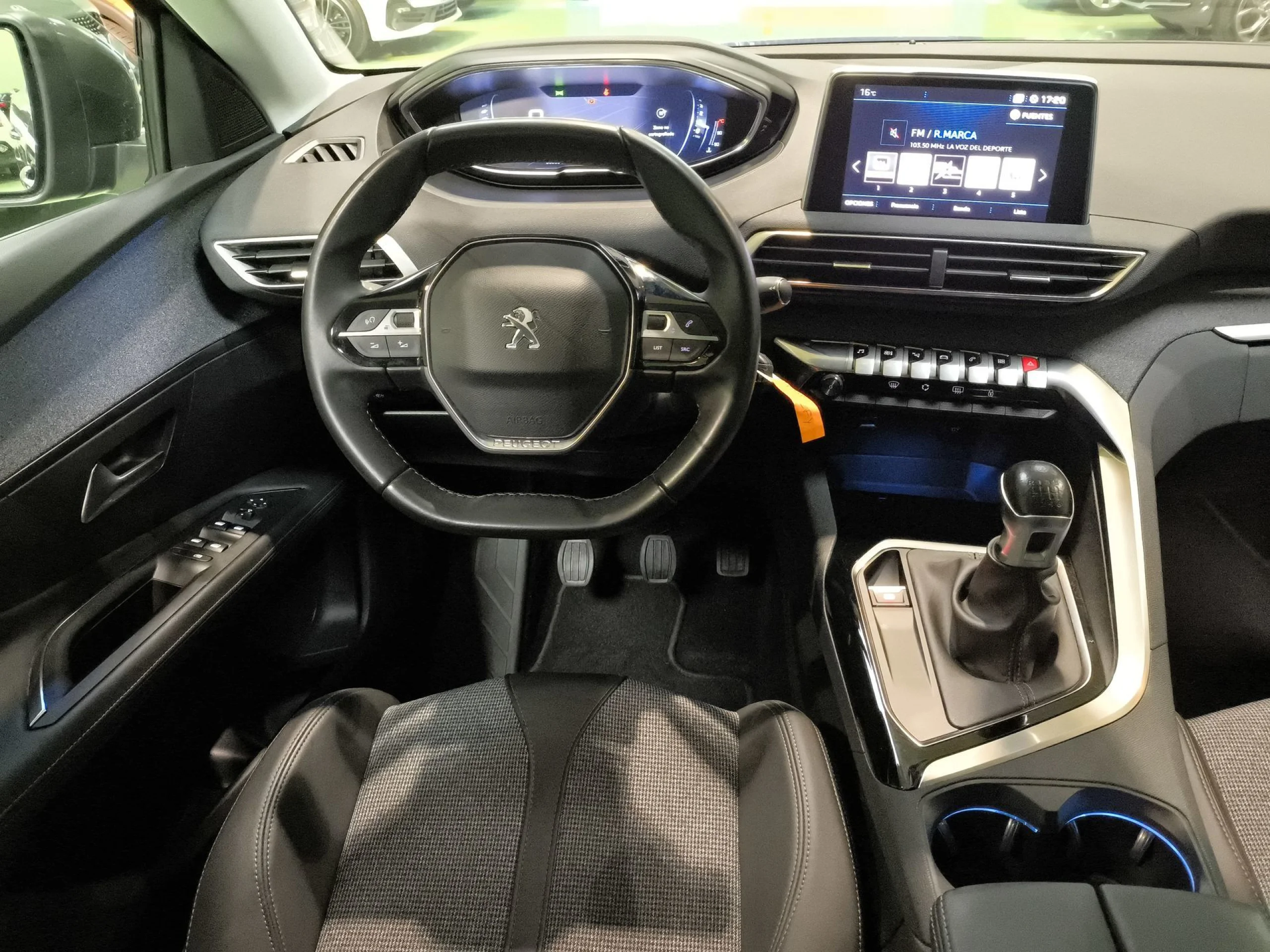 Peugeot 3008 PureTech 130 SANDS Allure 96 kW (130 CV) - Foto 17