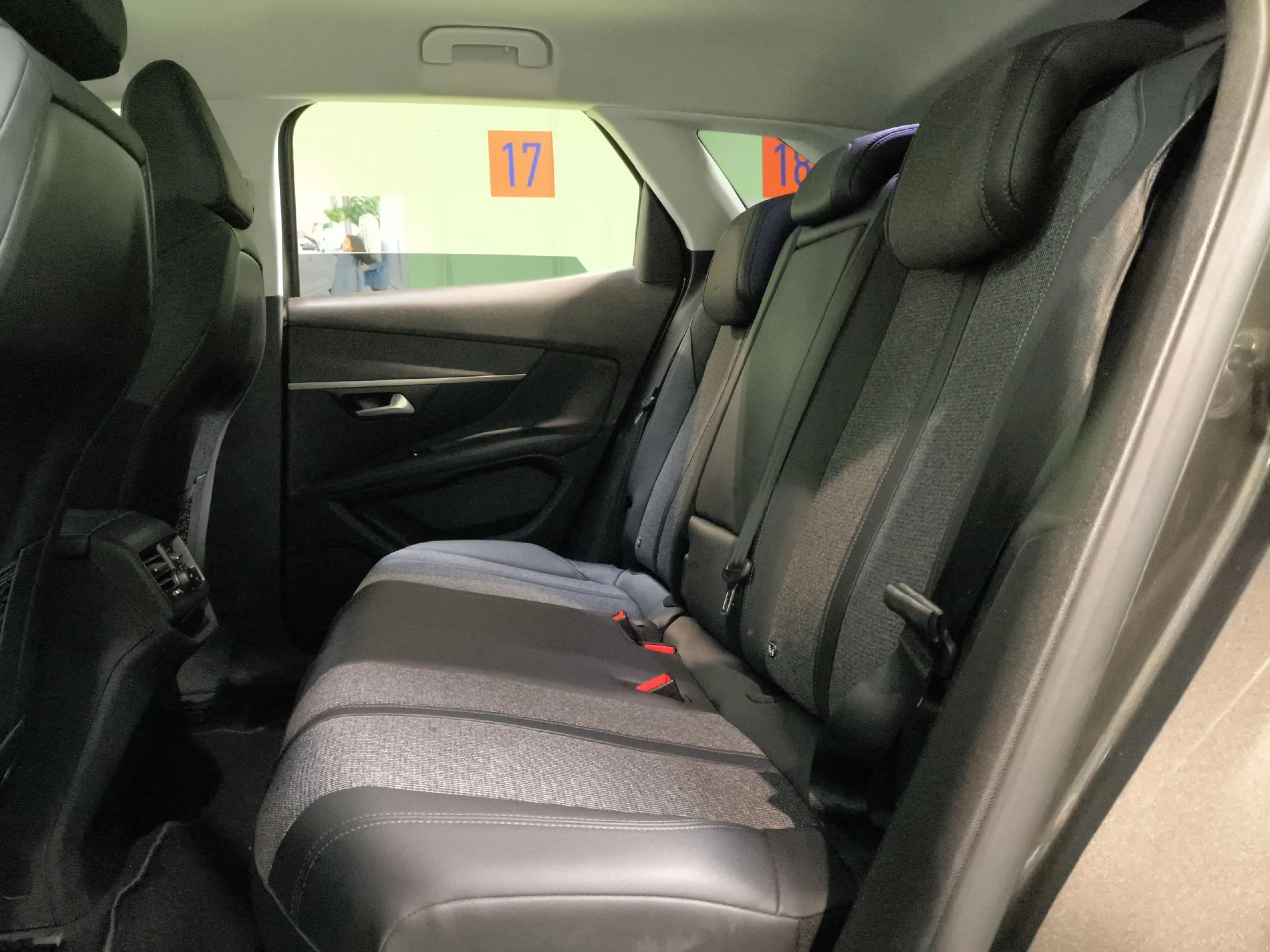 Peugeot 3008 PureTech 130 SANDS Allure 96 kW (130 CV) - Foto 18