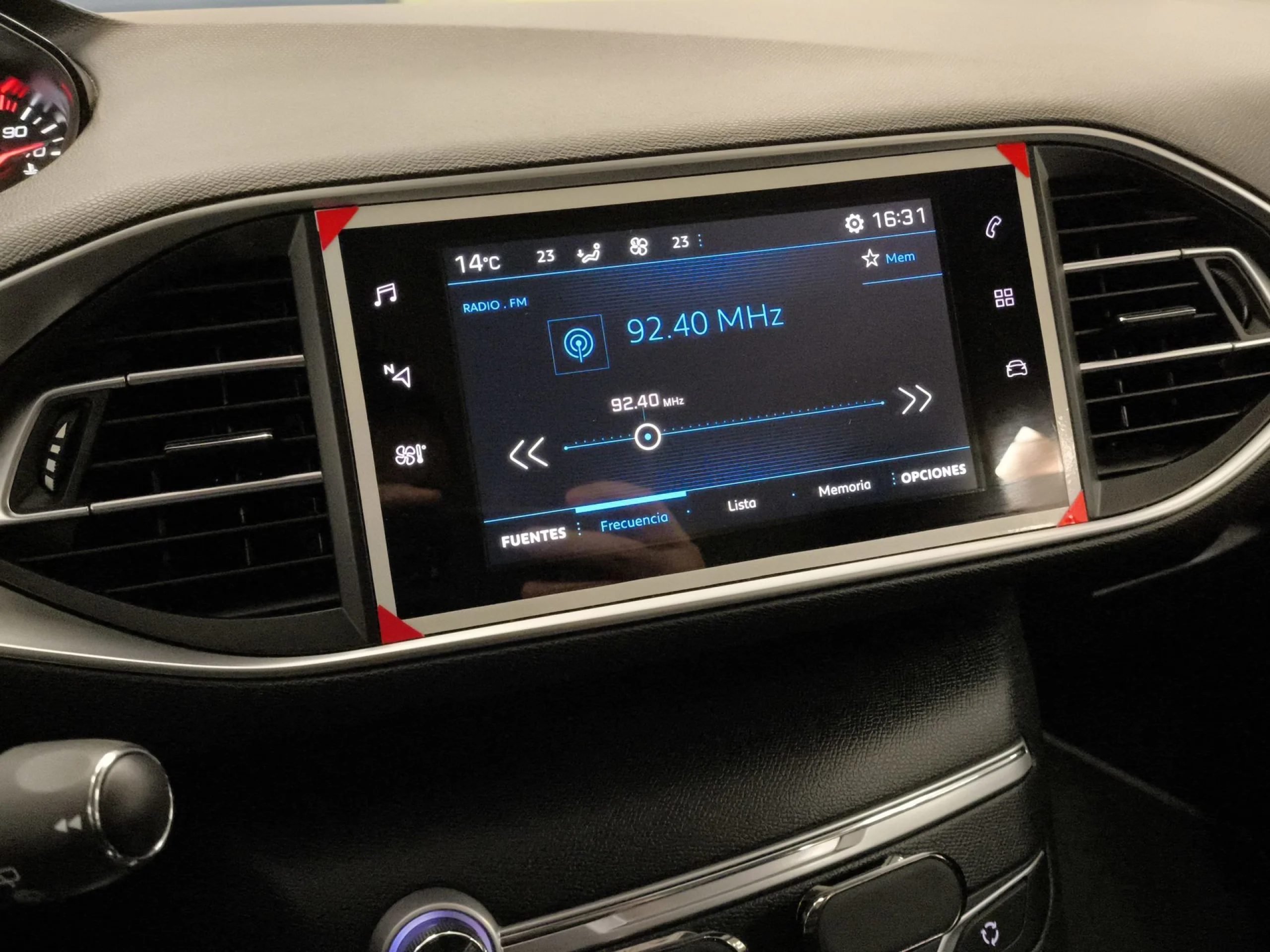 Peugeot 308 SW PureTech 130 SANDS Style 96 kW (130 CV) - Foto 13