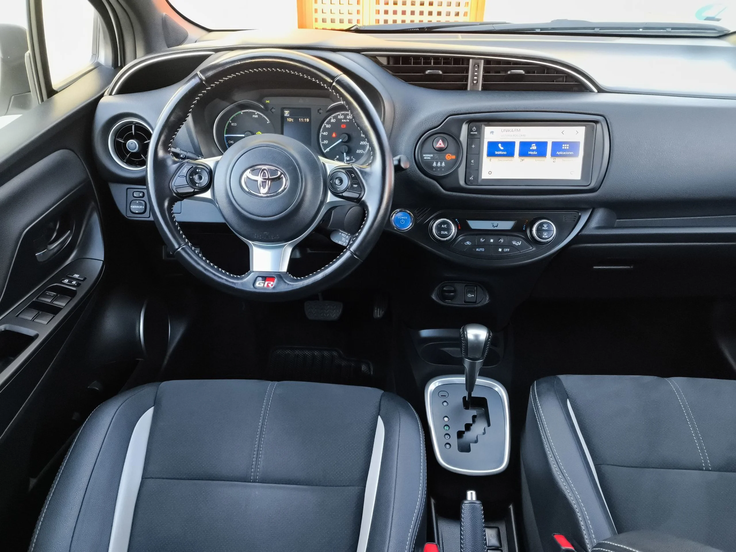 Toyota Yaris 1.5 100H GR-Sport 74 kW (100 CV) - Foto 17