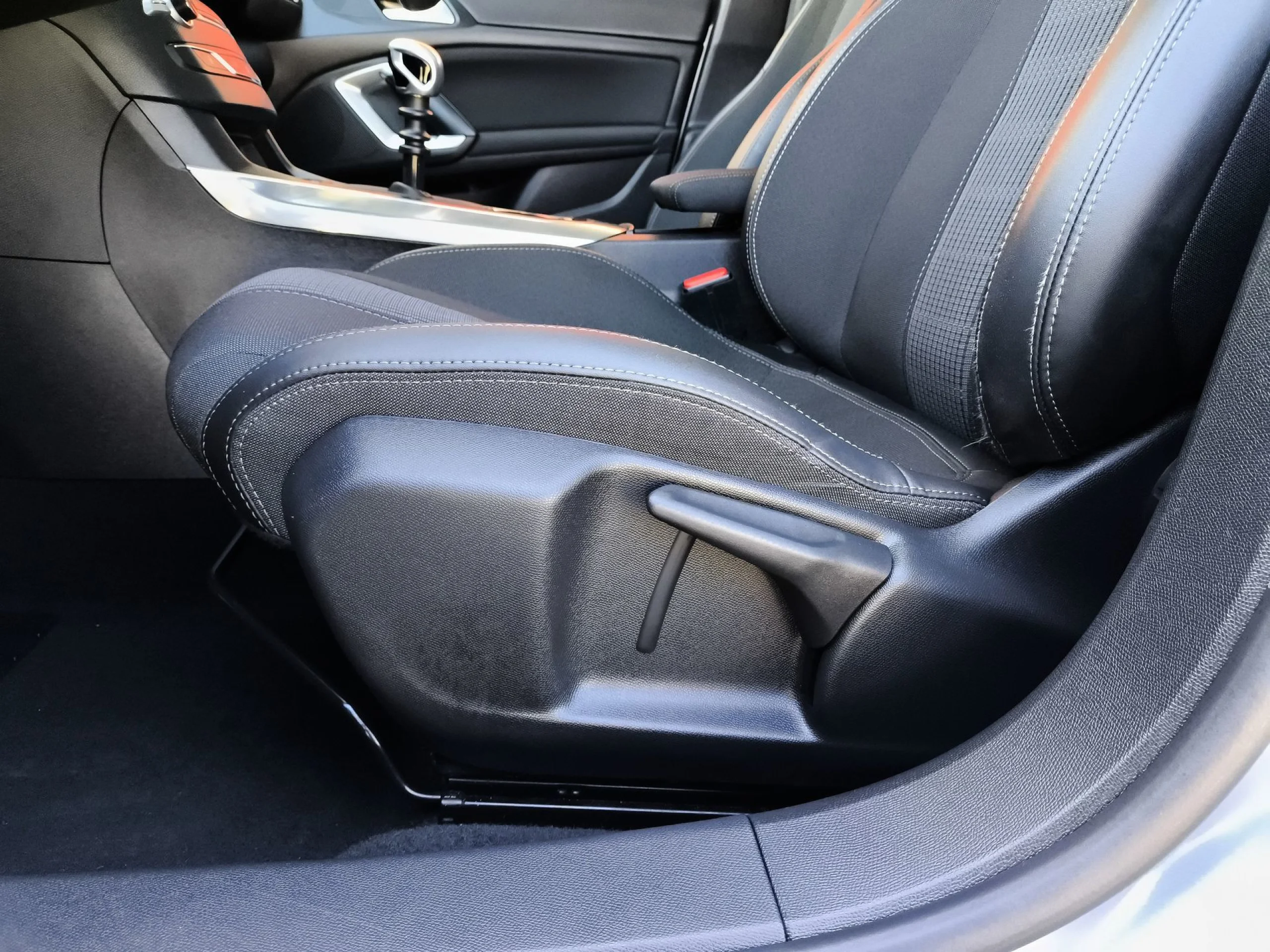 Peugeot 308 SW PureTech 130 SANDS Allure 96 kW (130 CV) - Foto 9