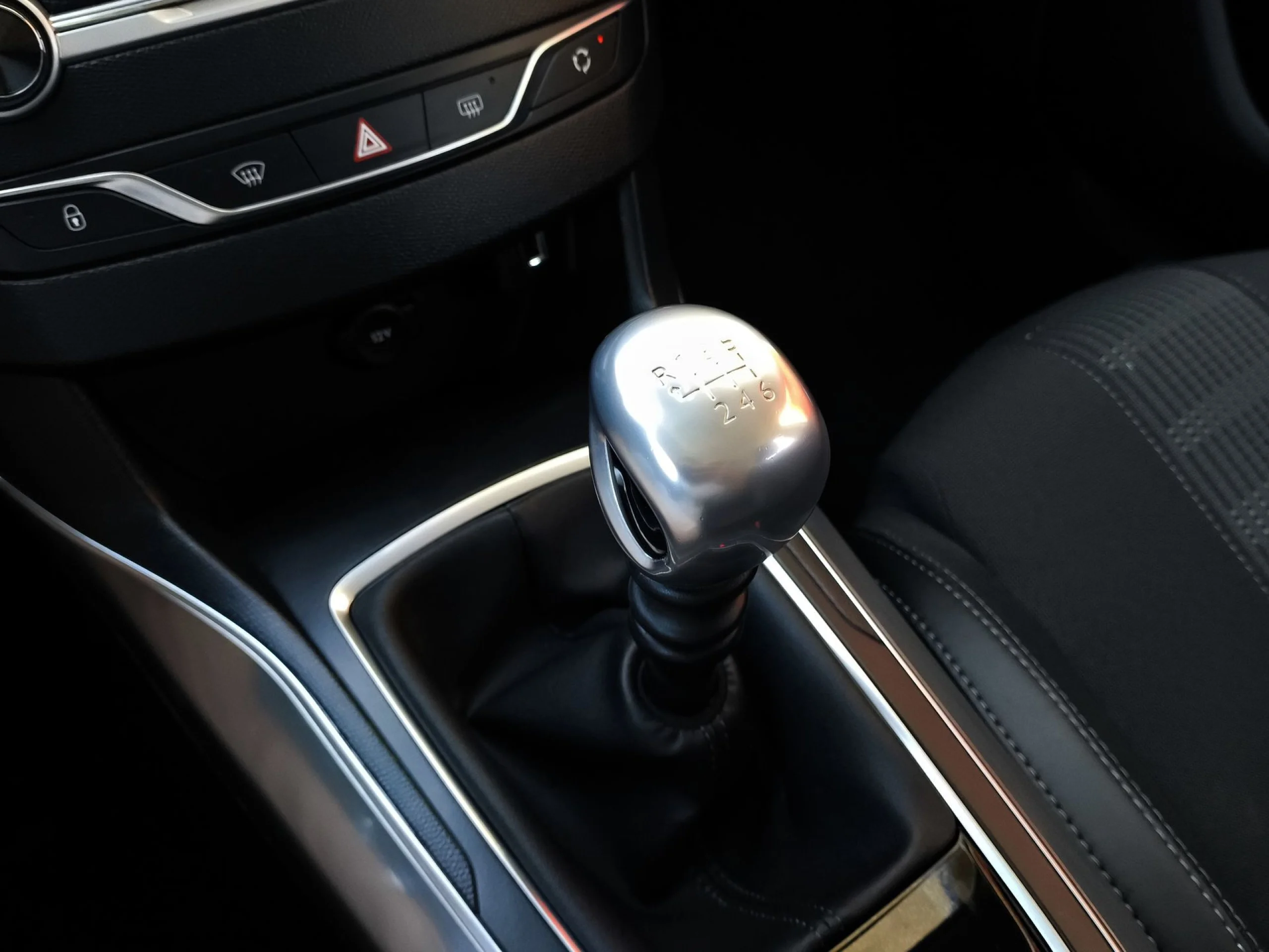 Peugeot 308 SW PureTech 130 SANDS Allure 96 kW (130 CV) - Foto 23