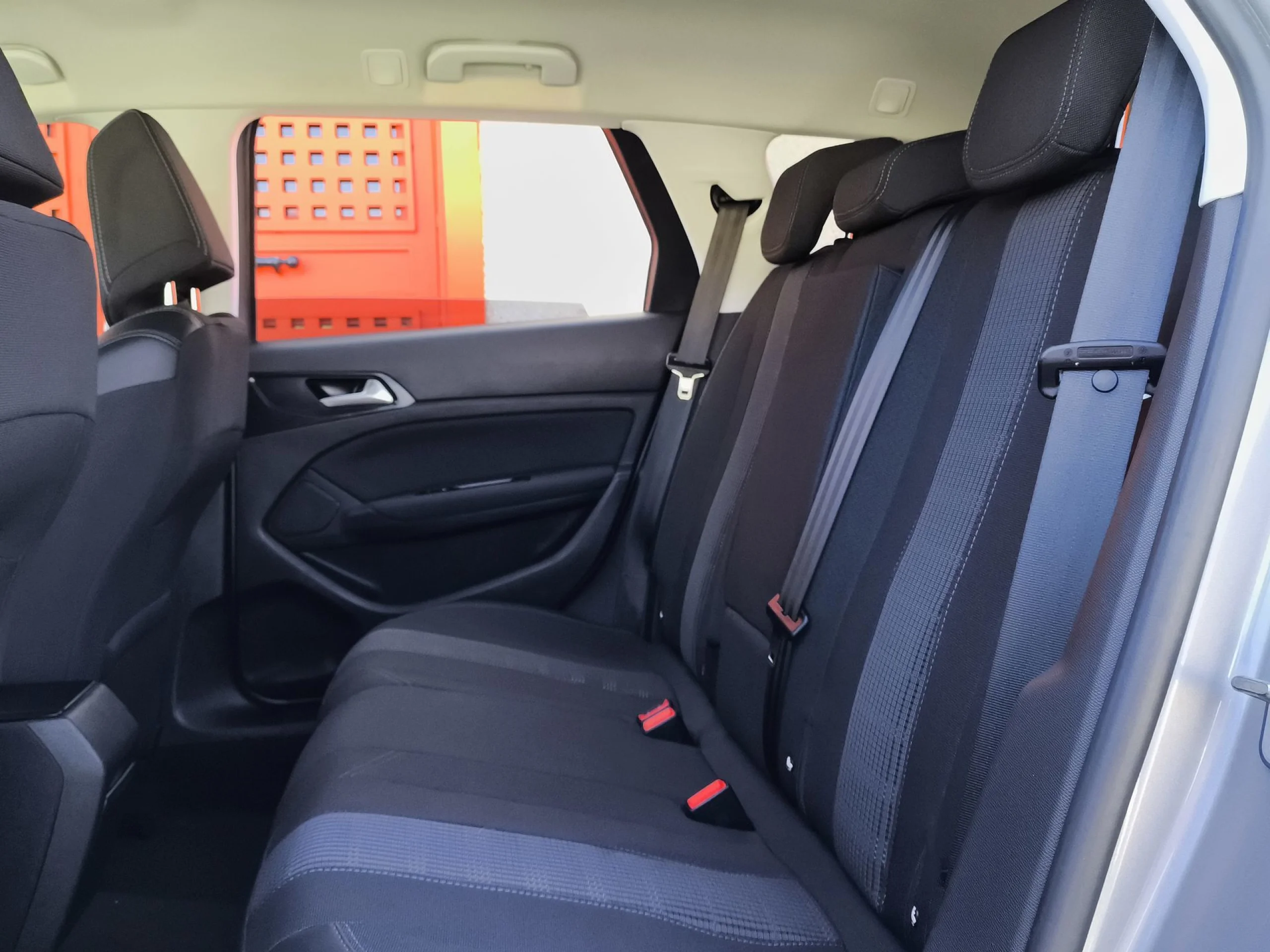 Peugeot 308 SW PureTech 130 SANDS Allure 96 kW (130 CV) - Foto 25