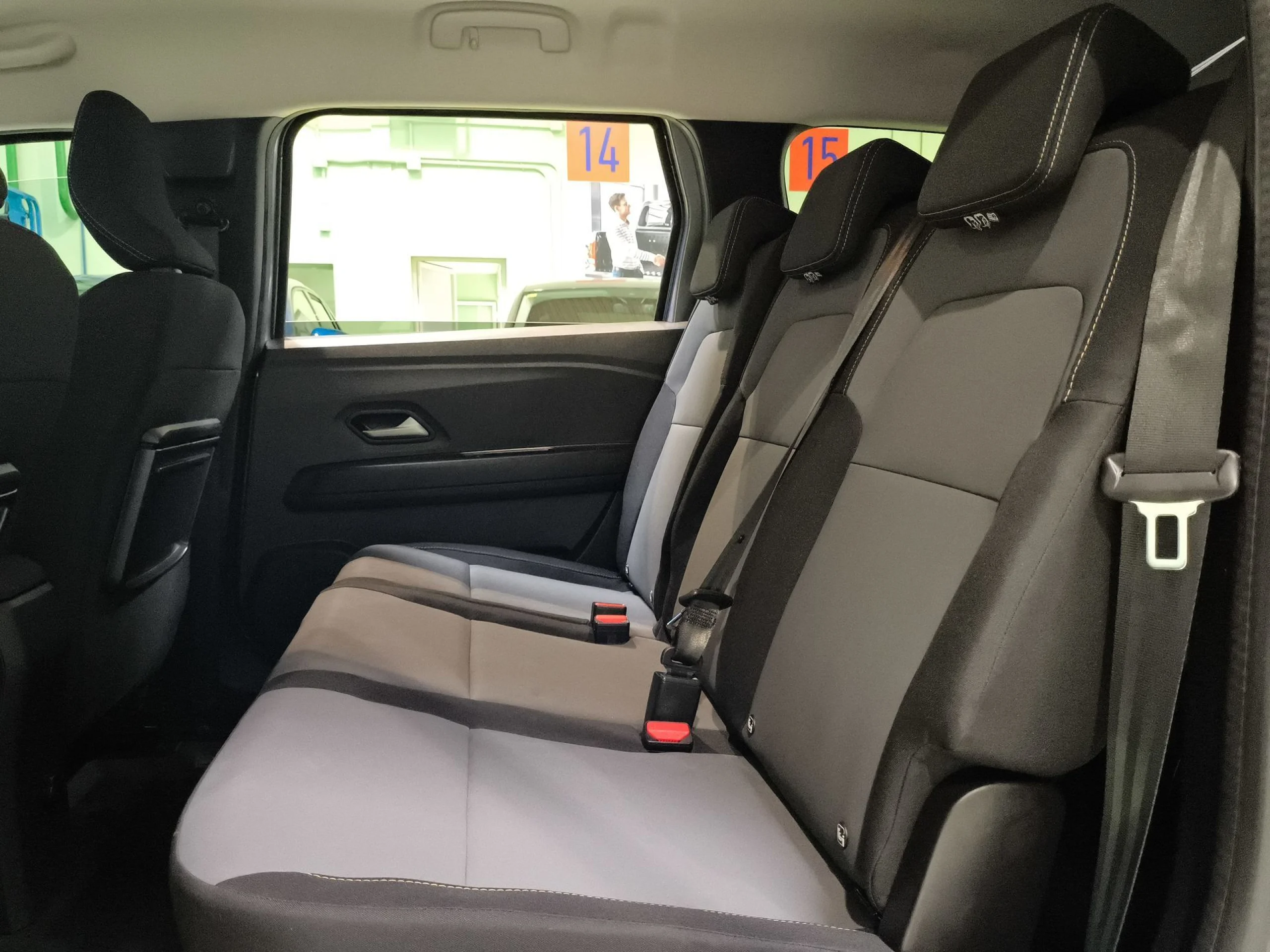 Dacia Jogger 1.6 Hybrid Extreme 104 kW (140 CV) - Foto 24