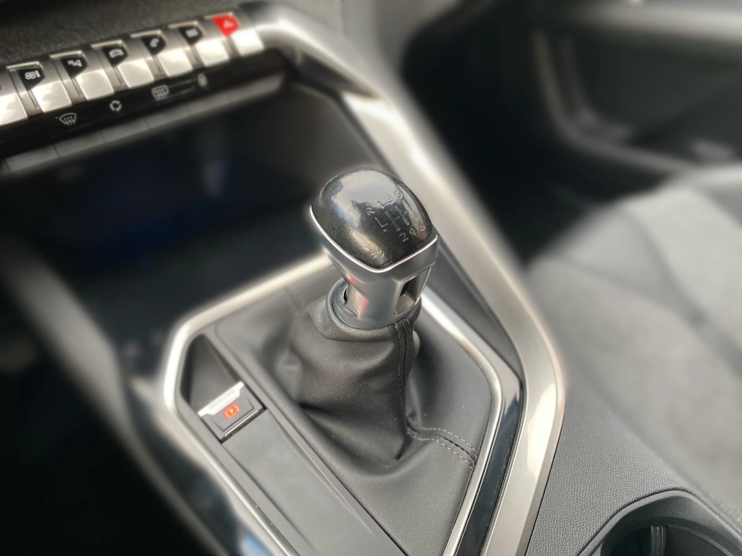 Peugeot 3008 SUV PureTech 130 SANDS Allure 96 kW (130 CV) - Foto 17