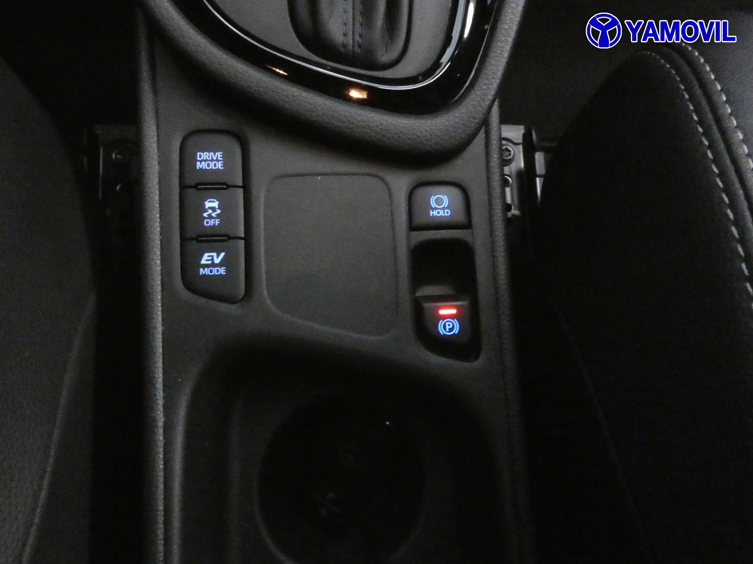 Toyota Yaris 1.5 STYLE PLUS 120H KYB AUT 5P - Foto 40