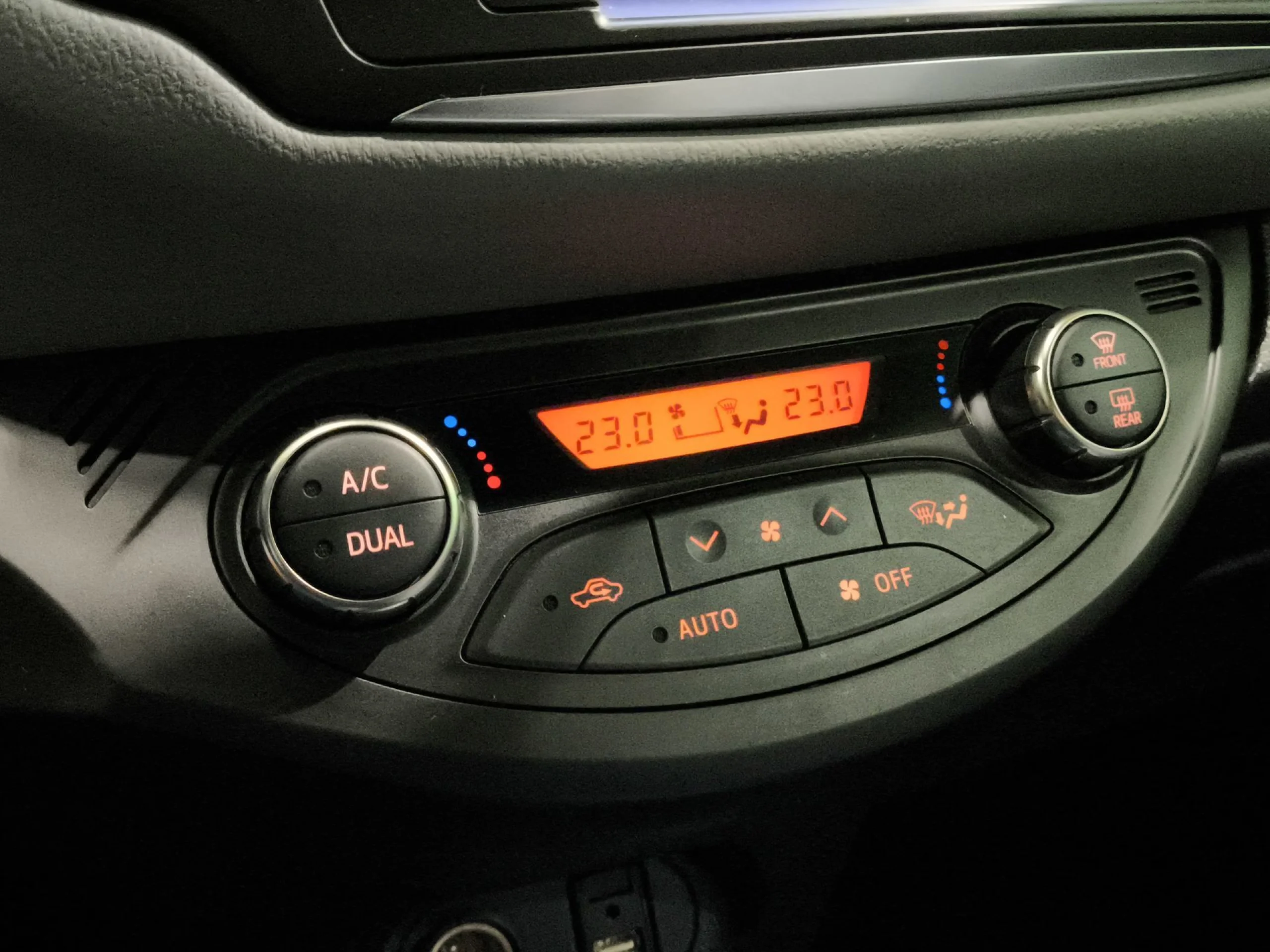 Toyota Yaris 1.3 100 Feel 73 kW (99 CV) - Foto 16