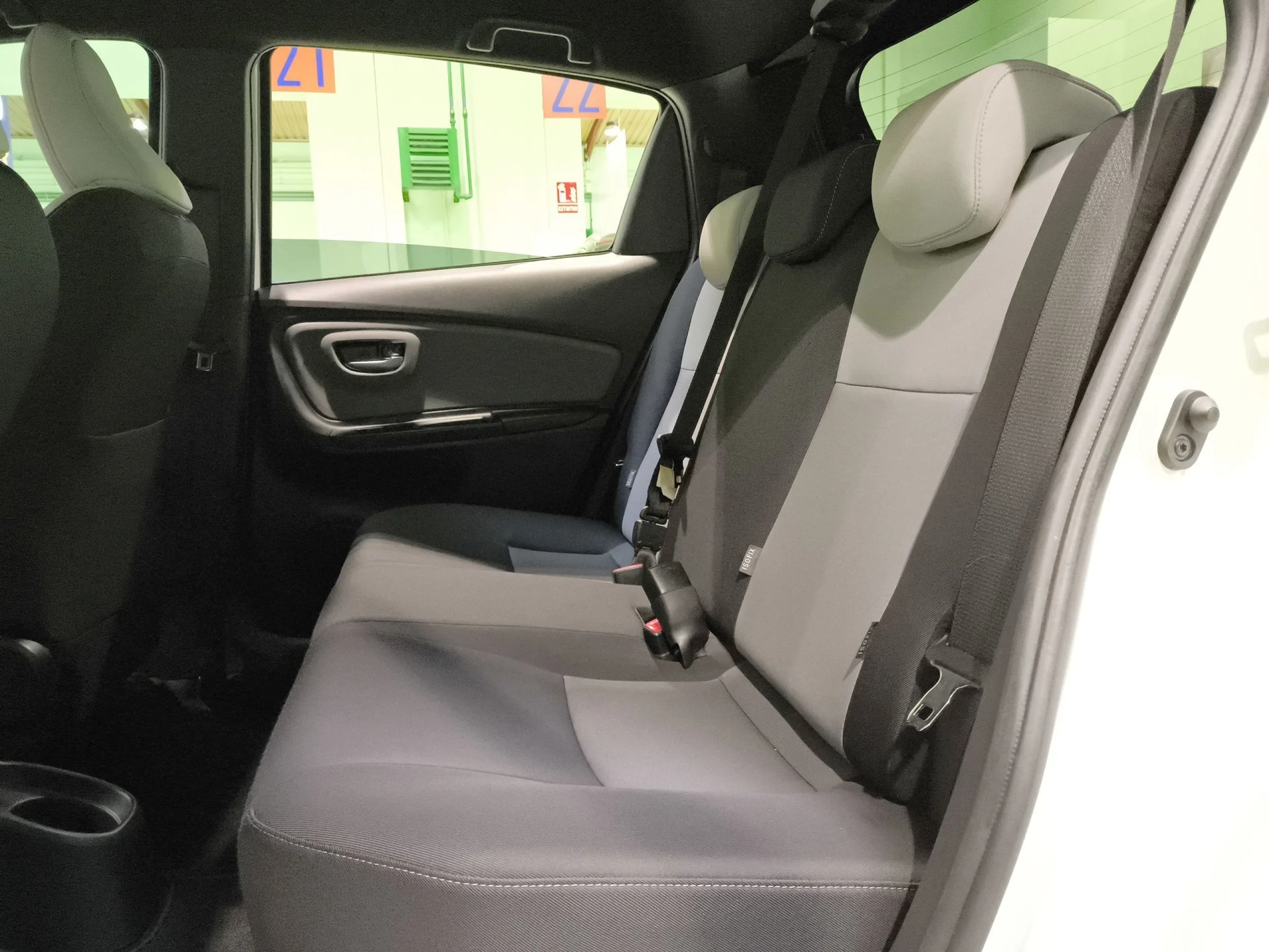 Toyota Yaris 1.3 100 Feel 73 kW (99 CV) - Foto 19